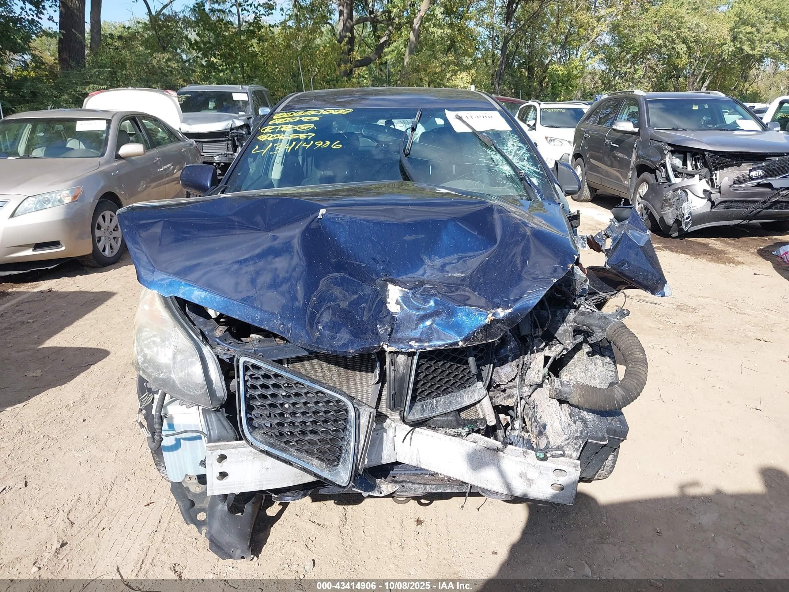 2010 Pontiac Vibe   Dark Blue vin: 5Y2SP6E80AZ406587
