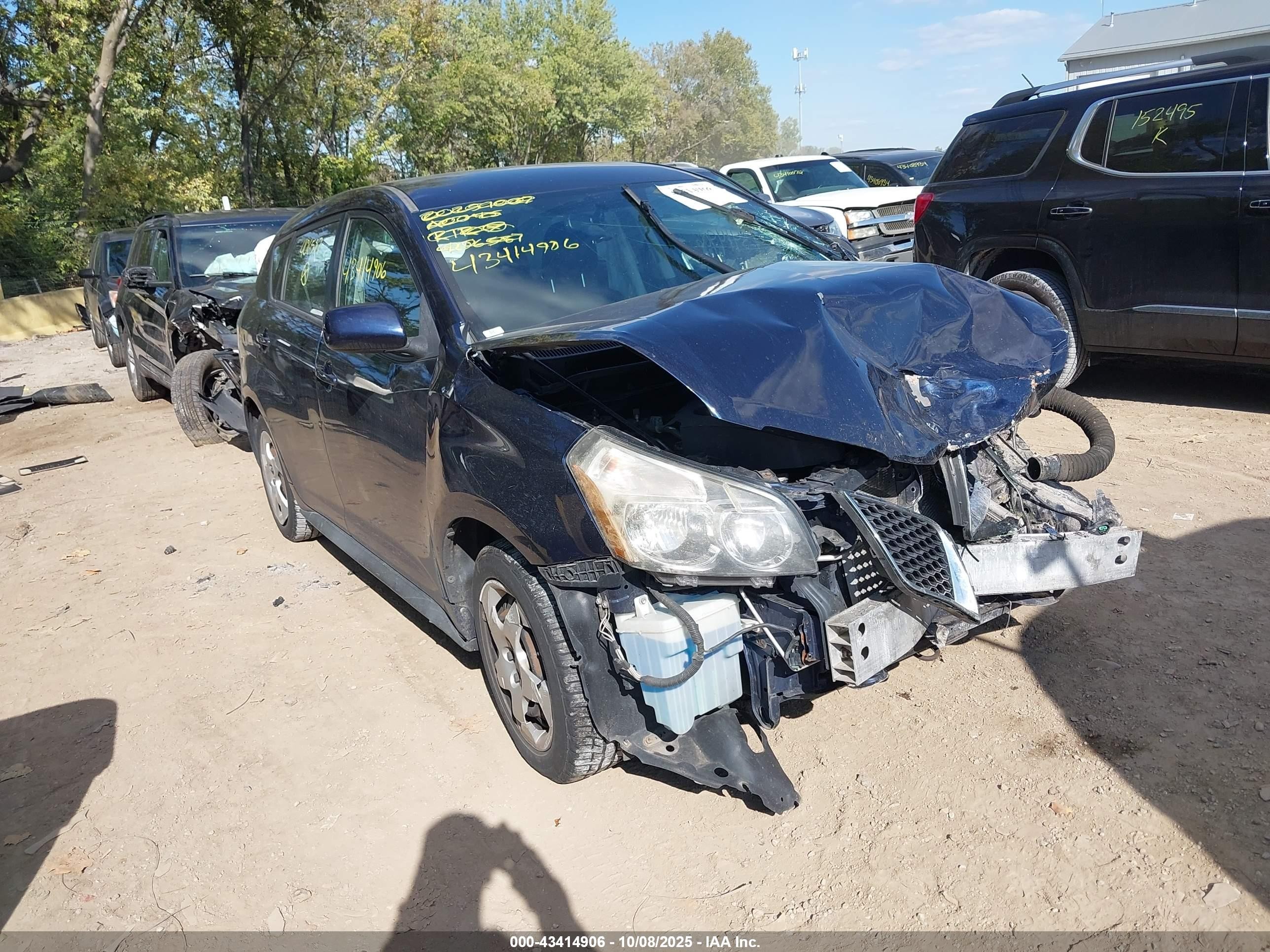 2010 Pontiac Vibe   Dark Blue vin: 5Y2SP6E80AZ406587