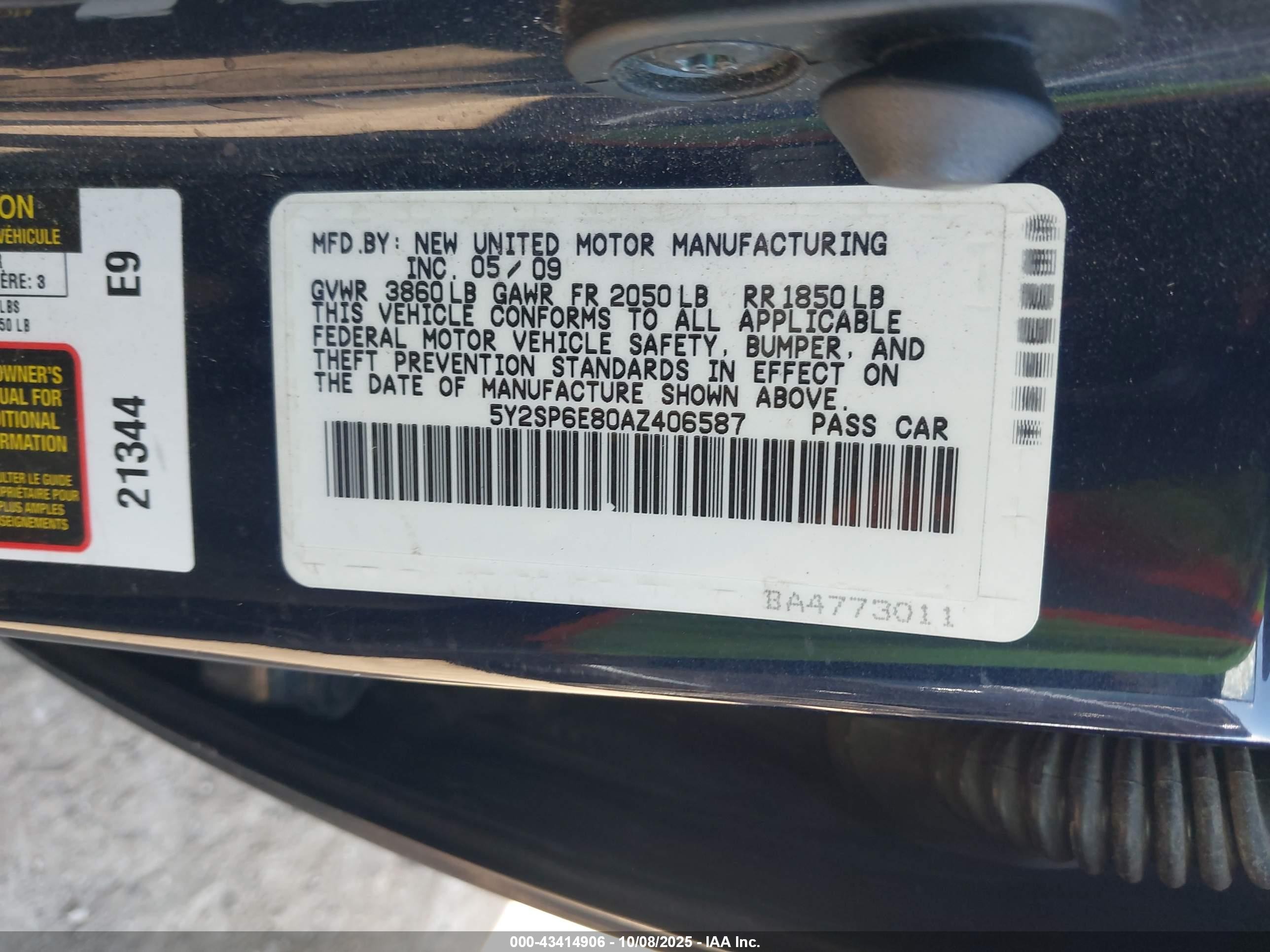 2010 Pontiac Vibe   Dark Blue vin: 5Y2SP6E80AZ406587