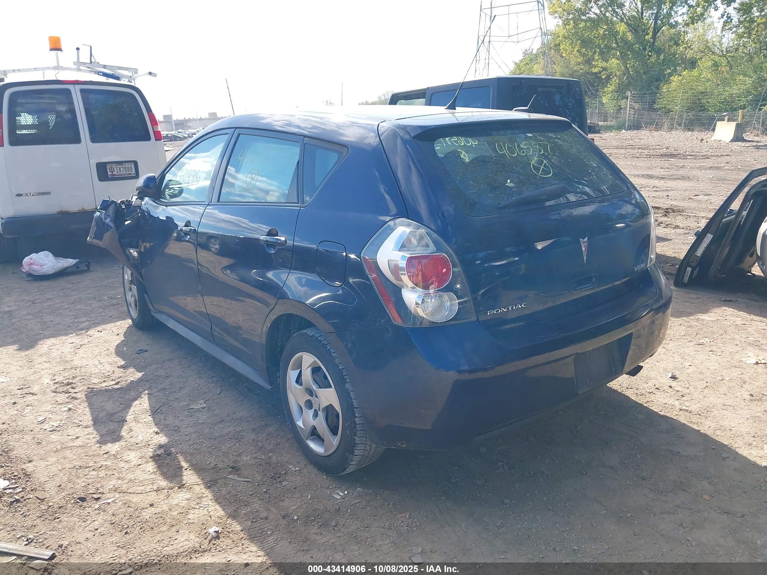 2010 Pontiac Vibe   Dark Blue vin: 5Y2SP6E80AZ406587