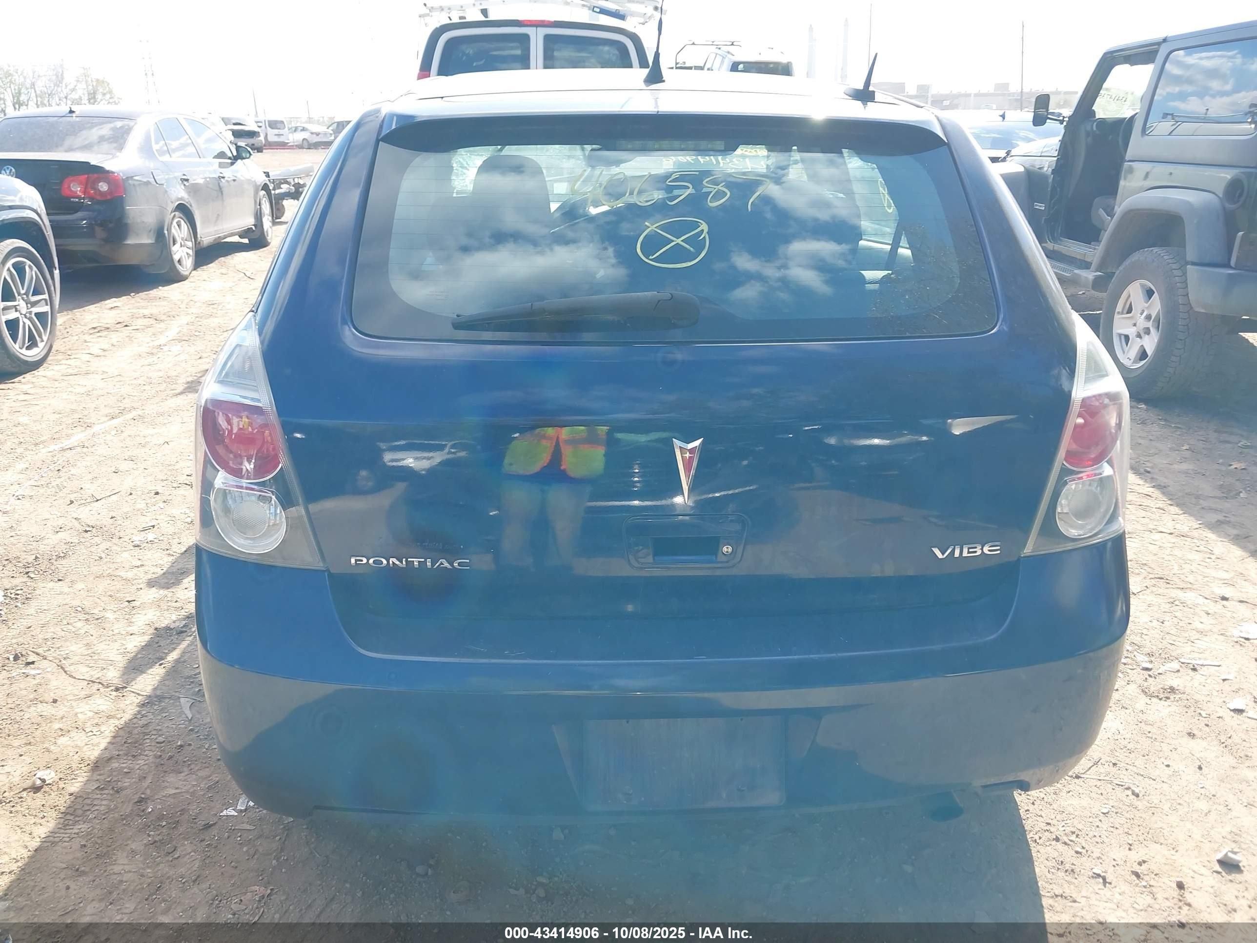 2010 Pontiac Vibe   Dark Blue vin: 5Y2SP6E80AZ406587