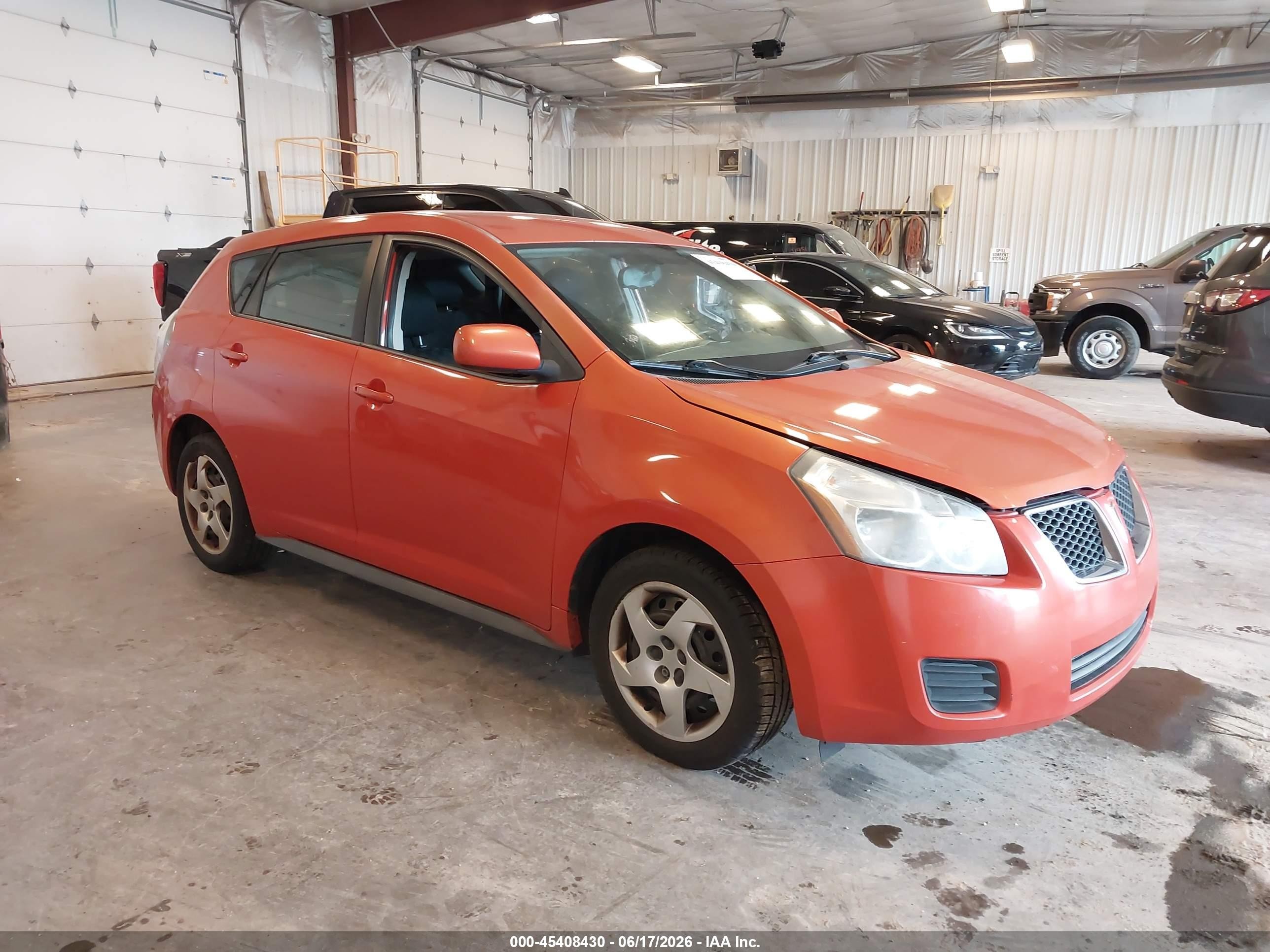 2010 Pontiac Vibe   Orange vin: 5Y2SP6E81AZ400183
