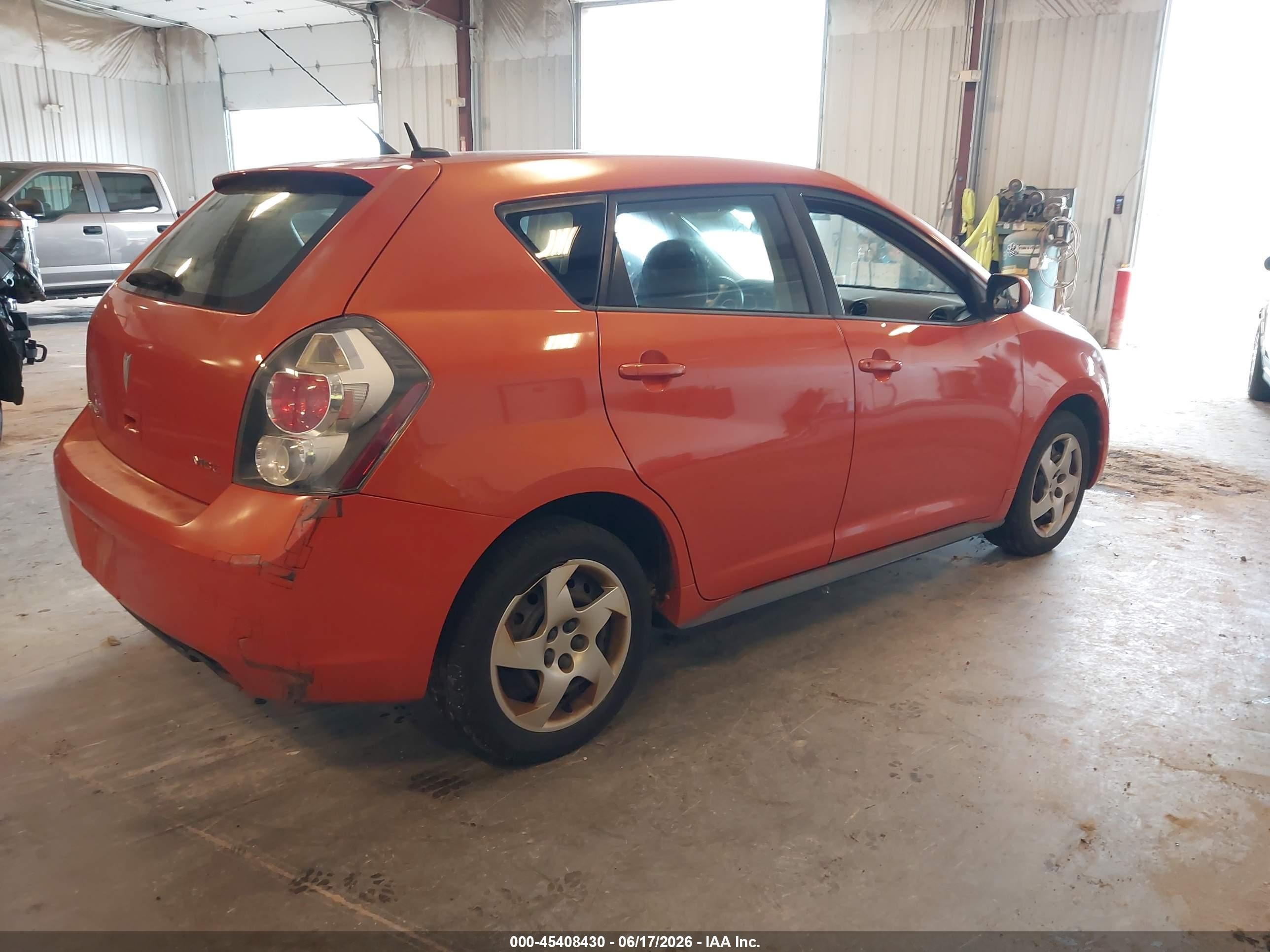 2010 Pontiac Vibe   Orange vin: 5Y2SP6E81AZ400183
