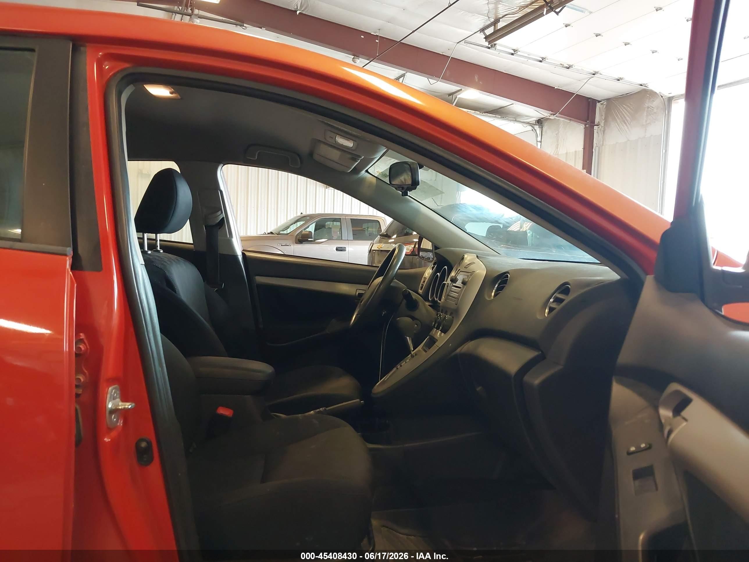 2010 Pontiac Vibe   Orange vin: 5Y2SP6E81AZ400183