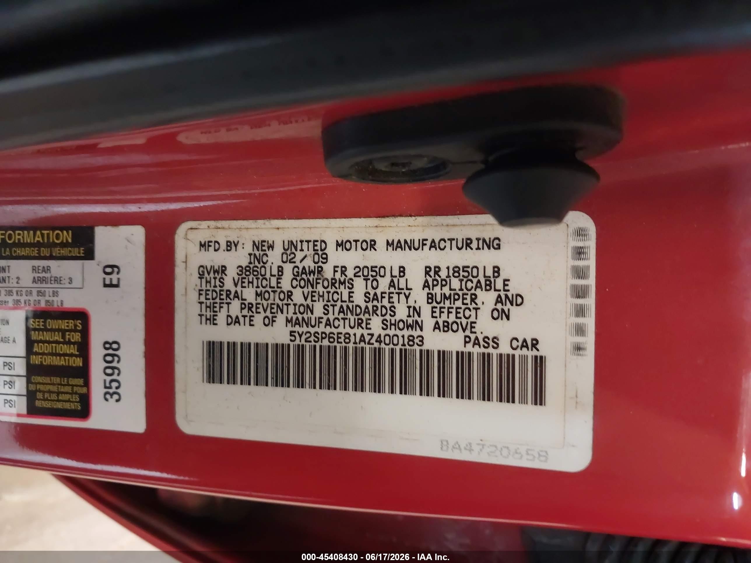 2010 Pontiac Vibe   Orange vin: 5Y2SP6E81AZ400183