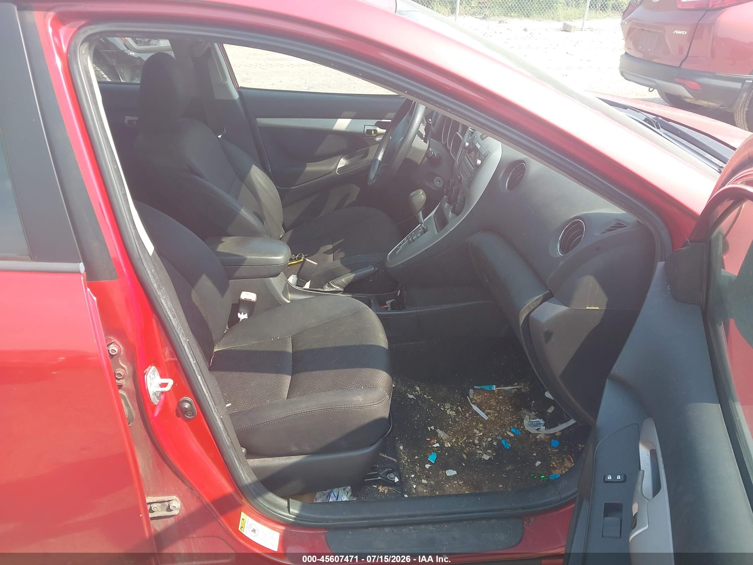 2010 Pontiac Vibe   Red vin: 5Y2SP6E82AZ413086