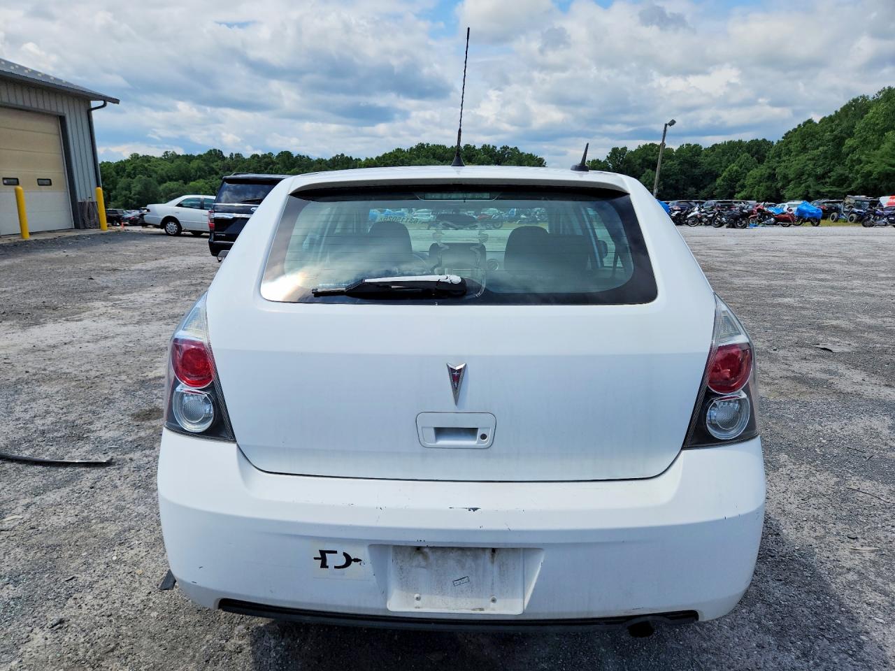 2010 Pontiac Vibe White vin: 5Y2SP6E82AZ415954