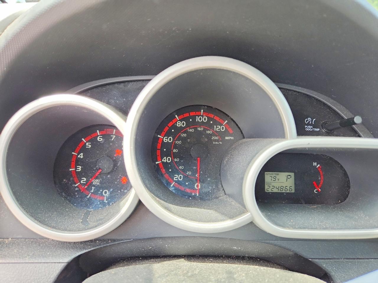 2010 Pontiac Vibe White vin: 5Y2SP6E82AZ415954