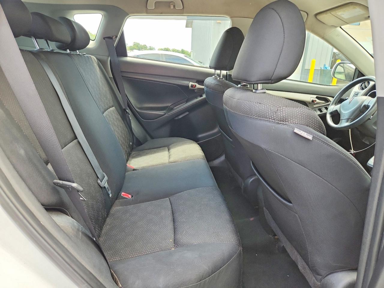 2010 Pontiac Vibe White vin: 5Y2SP6E82AZ415954