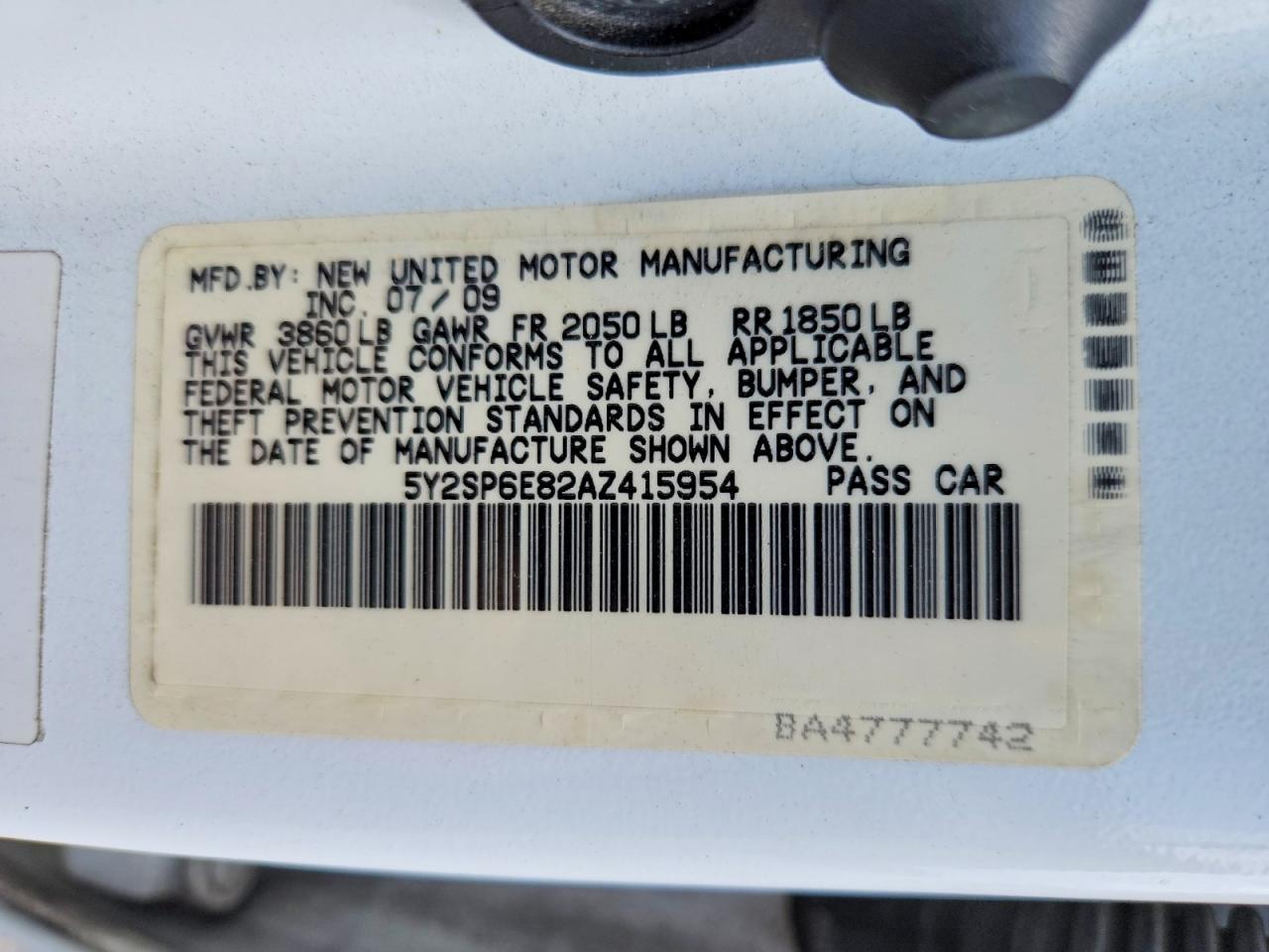 2010 Pontiac Vibe White vin: 5Y2SP6E82AZ415954