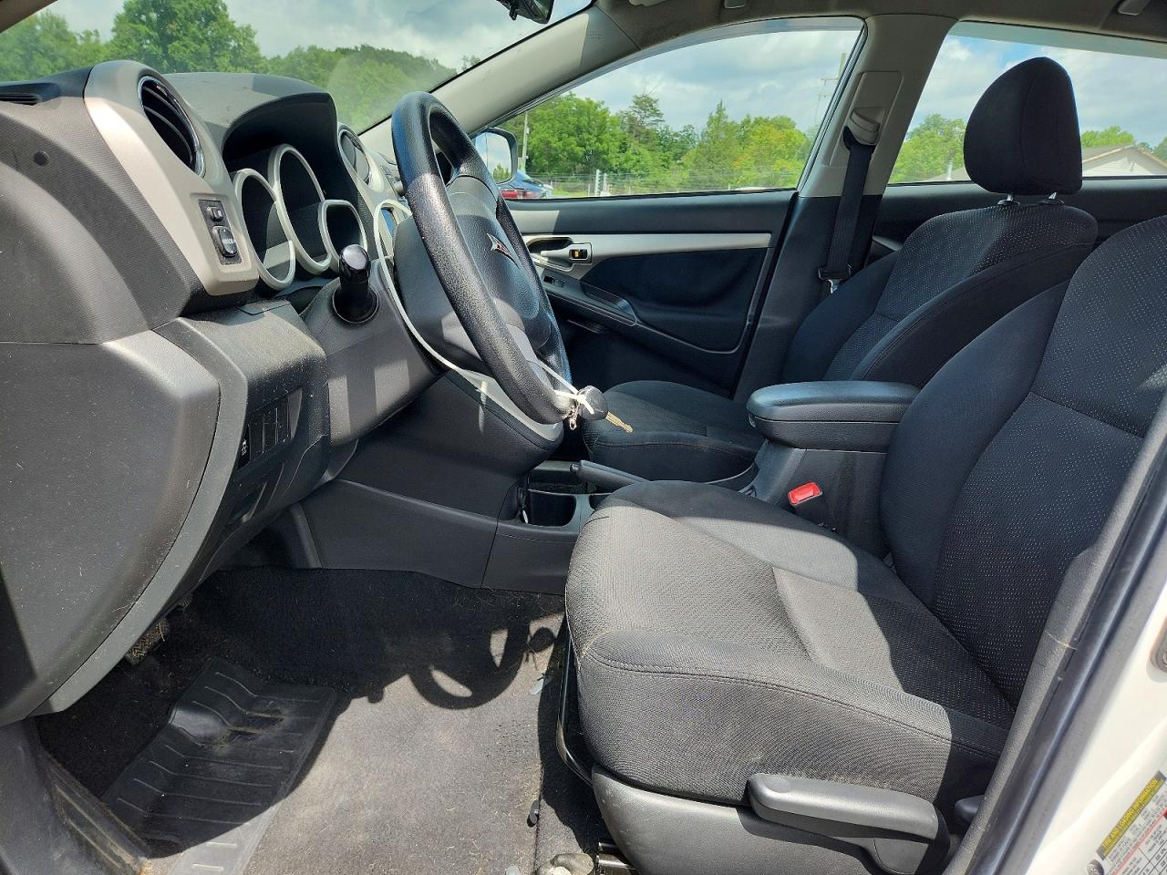 2010 Pontiac Vibe White vin: 5Y2SP6E82AZ415954