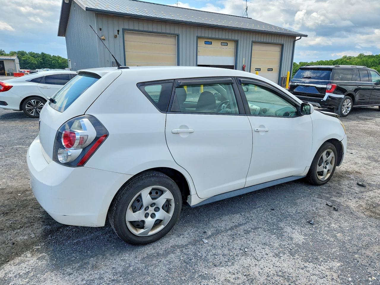 2010 Pontiac Vibe White vin: 5Y2SP6E82AZ415954