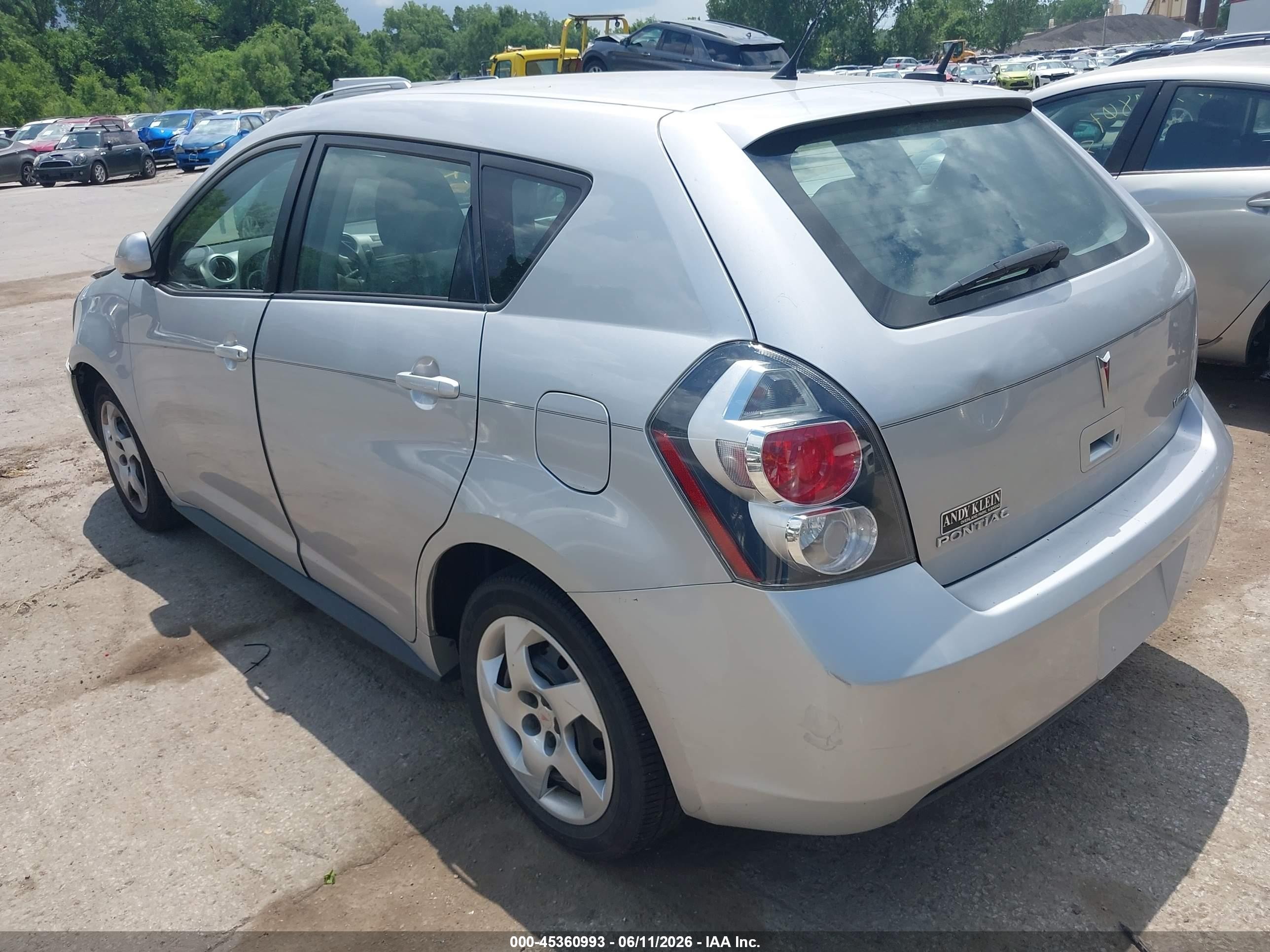 2010 Pontiac Vibe   Silver vin: 5Y2SP6E84AZ407578