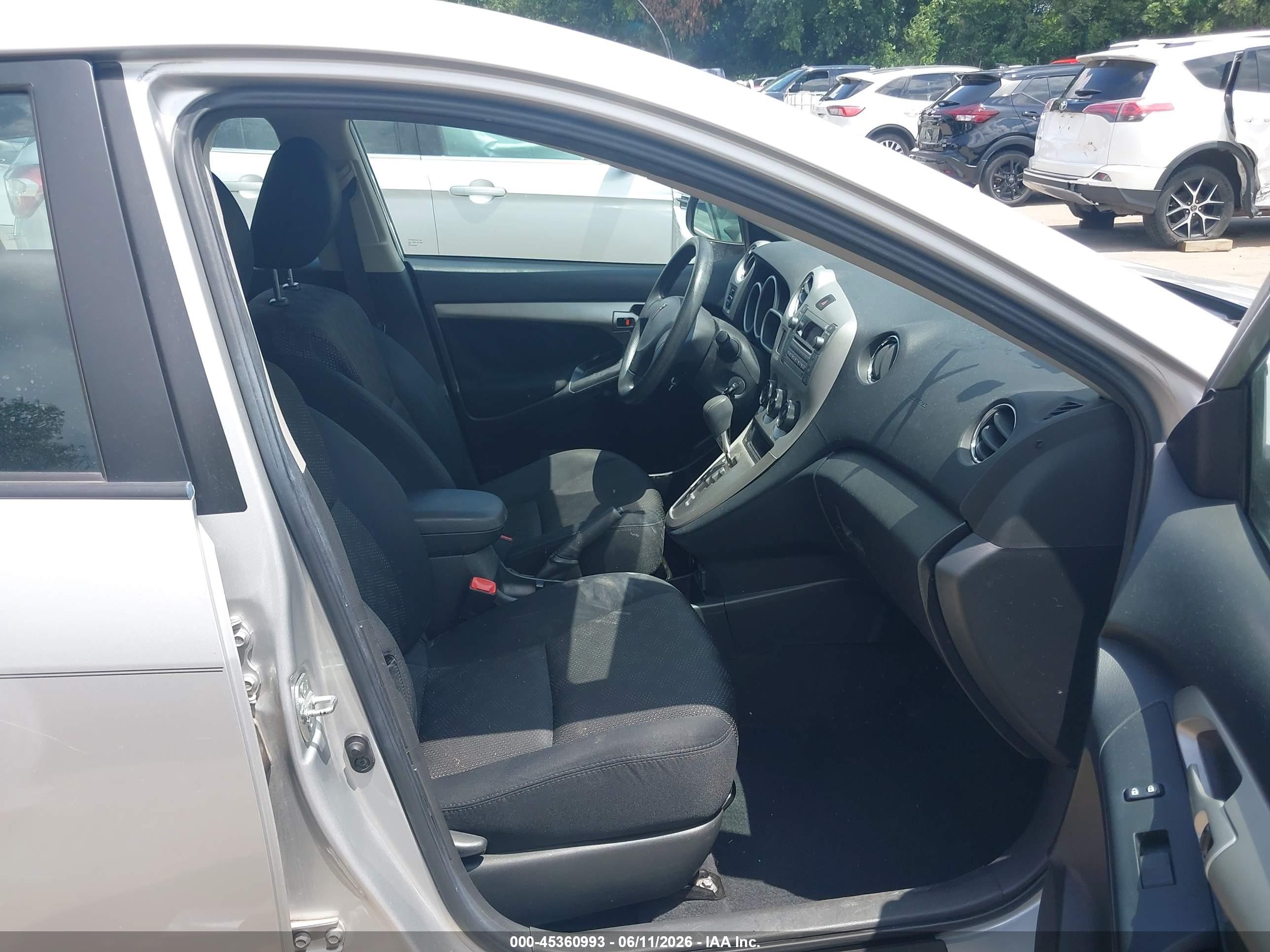 2010 Pontiac Vibe   Silver vin: 5Y2SP6E84AZ407578