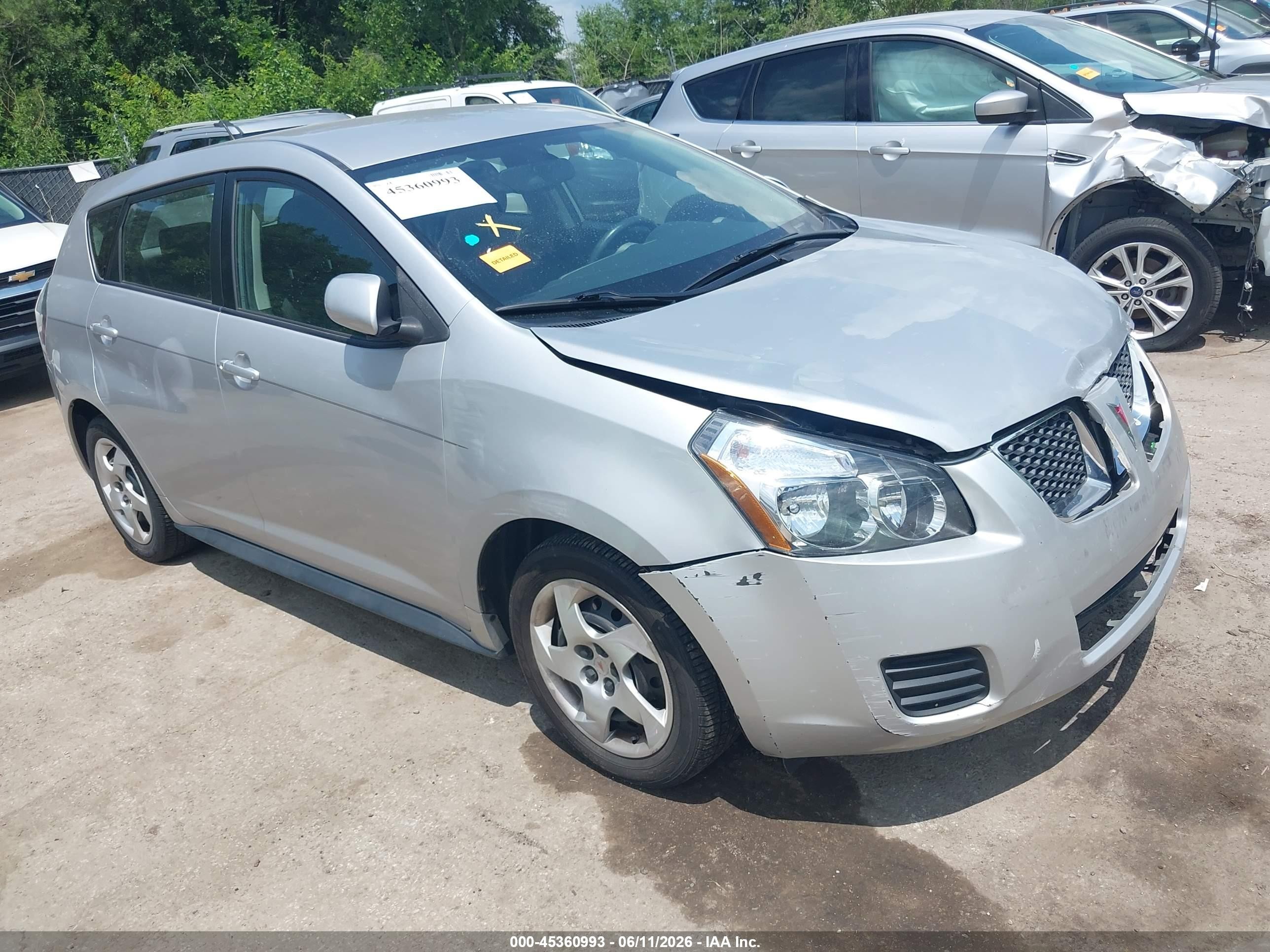 2010 Pontiac Vibe   Silver vin: 5Y2SP6E84AZ407578