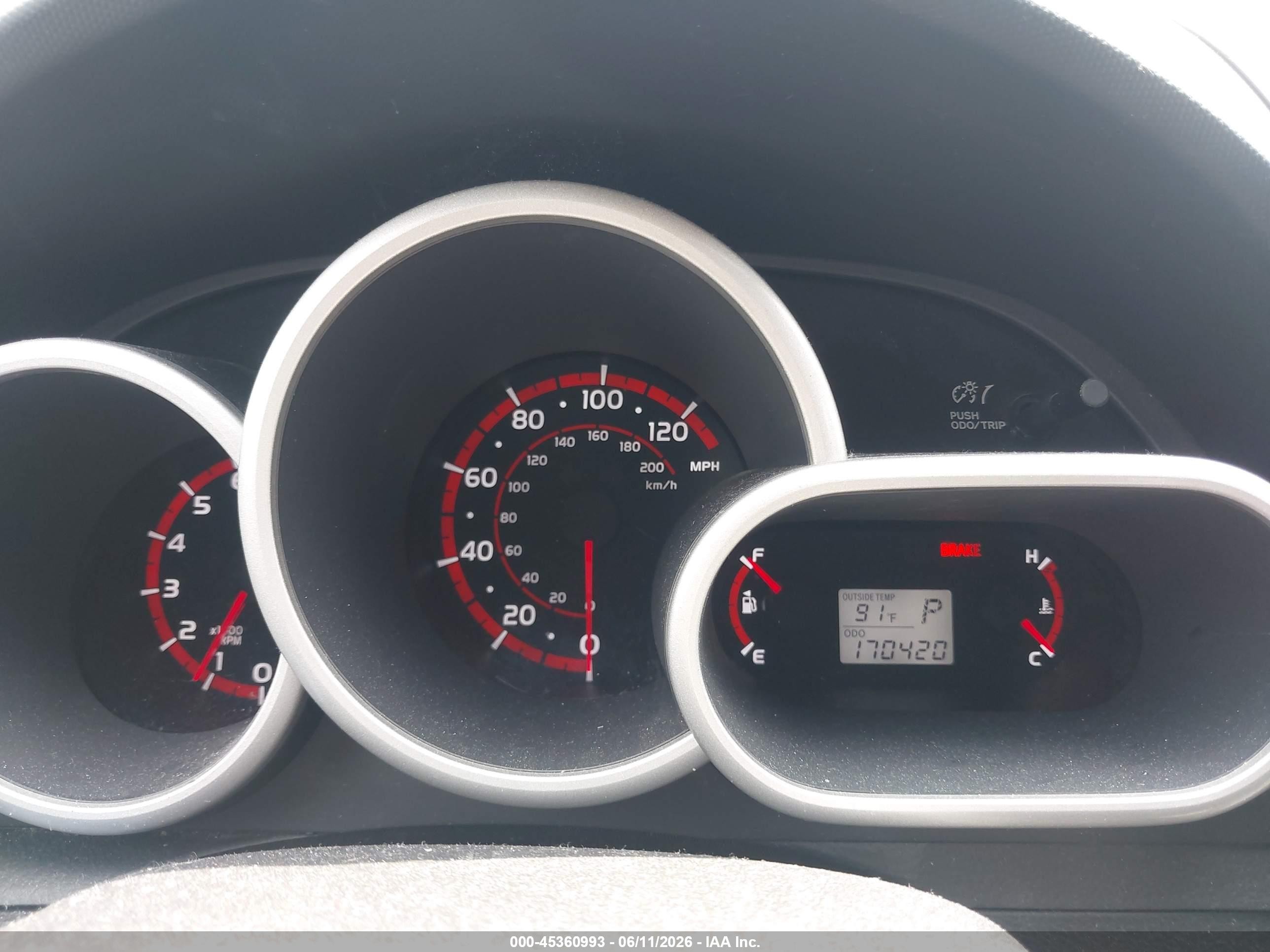 2010 Pontiac Vibe   Silver vin: 5Y2SP6E84AZ407578