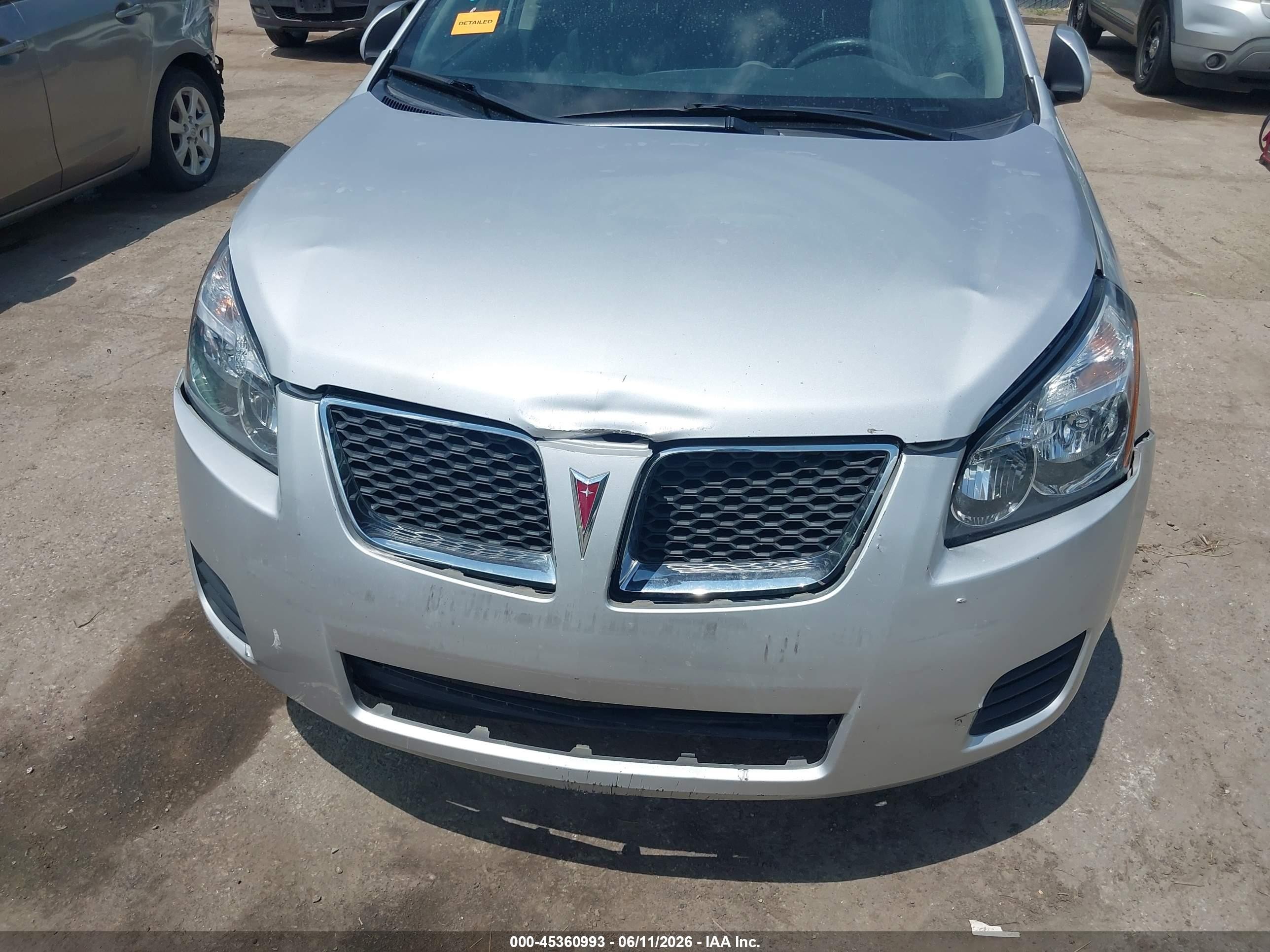 2010 Pontiac Vibe   Silver vin: 5Y2SP6E84AZ407578