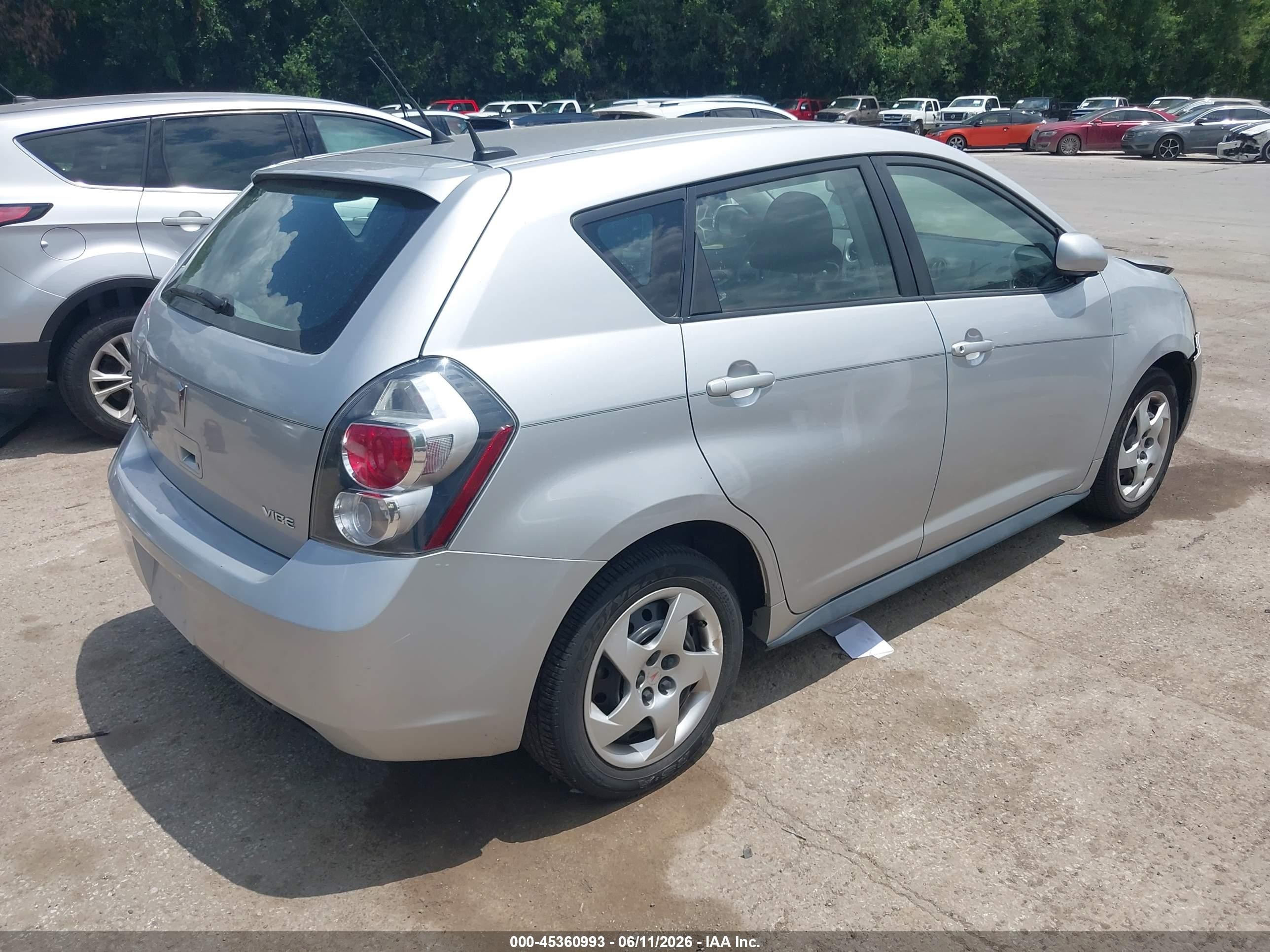 2010 Pontiac Vibe   Silver vin: 5Y2SP6E84AZ407578