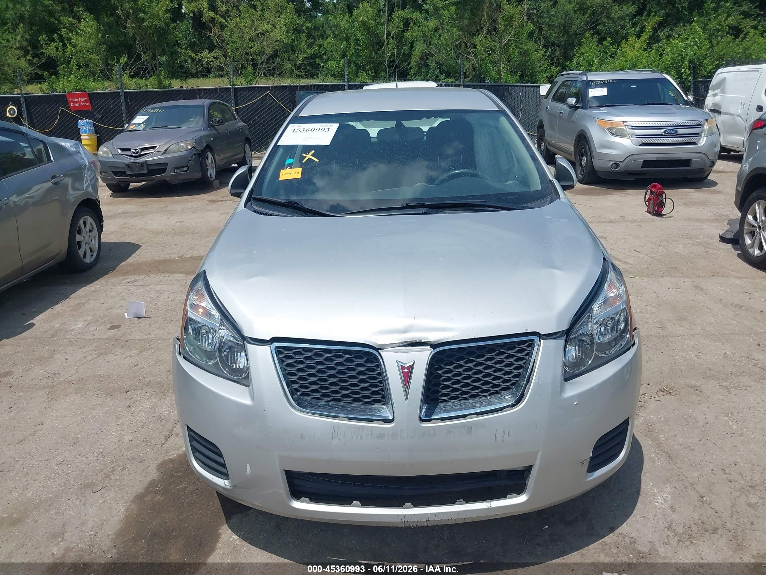 2010 Pontiac Vibe   Silver vin: 5Y2SP6E84AZ407578