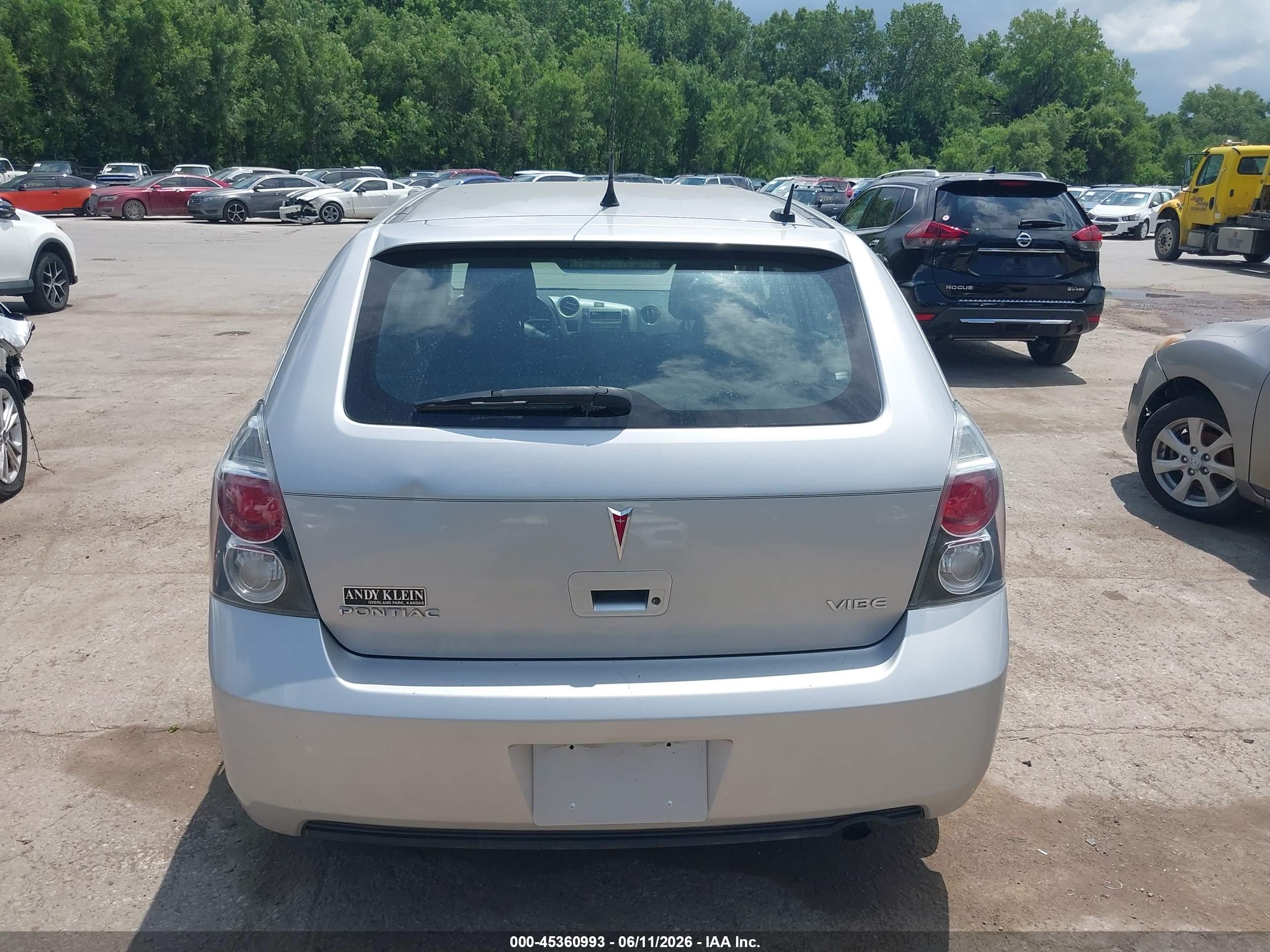 2010 Pontiac Vibe   Silver vin: 5Y2SP6E84AZ407578