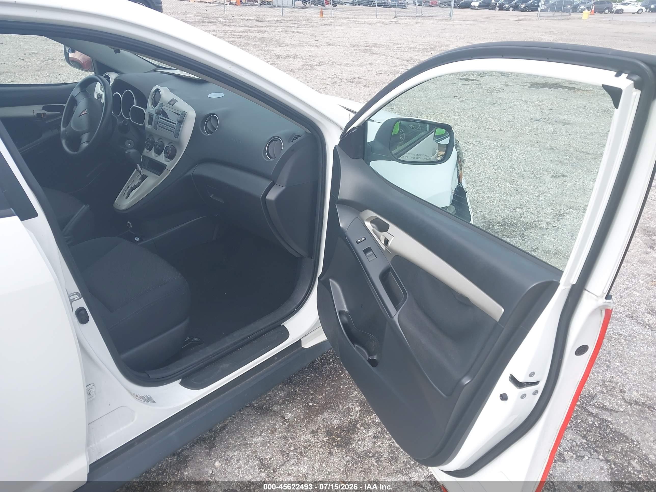 2010 Pontiac Vibe   White vin: 5Y2SP6E84AZ410206