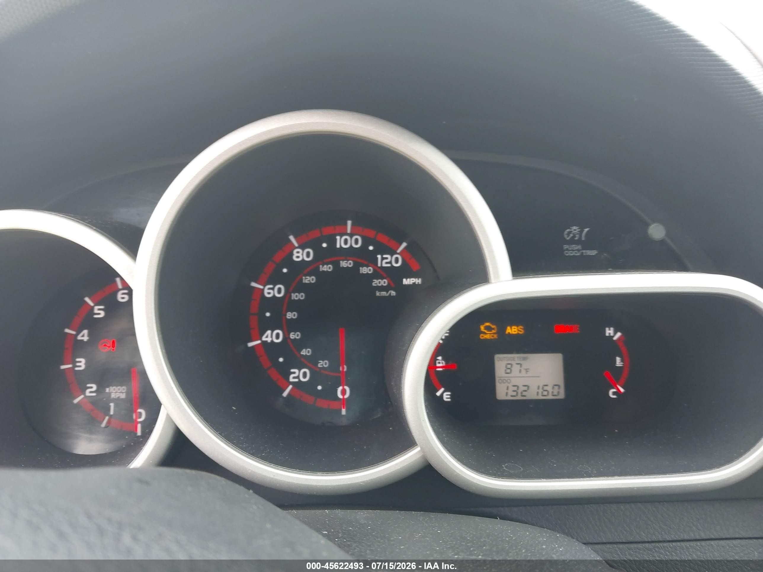 2010 Pontiac Vibe   White vin: 5Y2SP6E84AZ410206