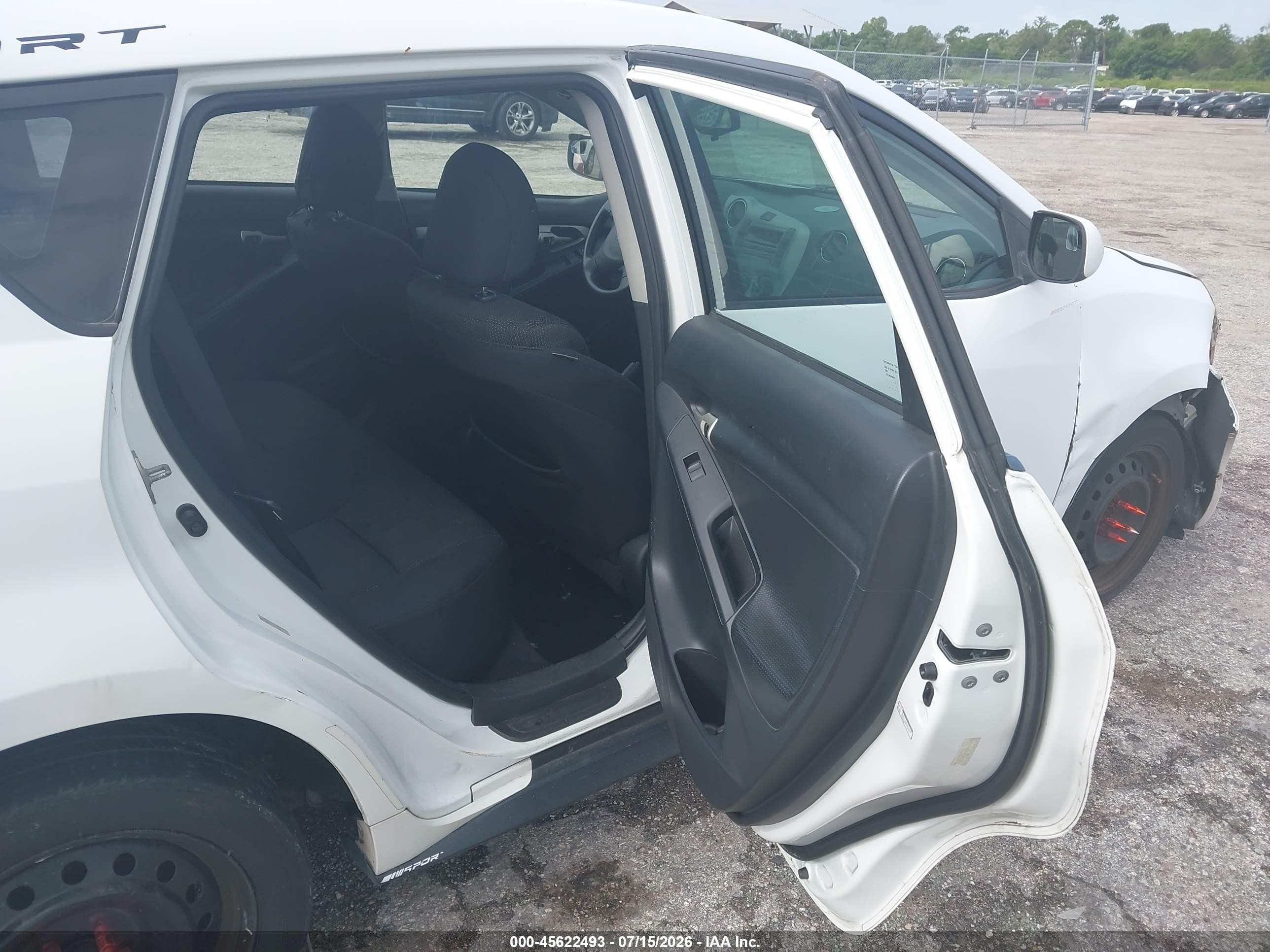 2010 Pontiac Vibe   White vin: 5Y2SP6E84AZ410206