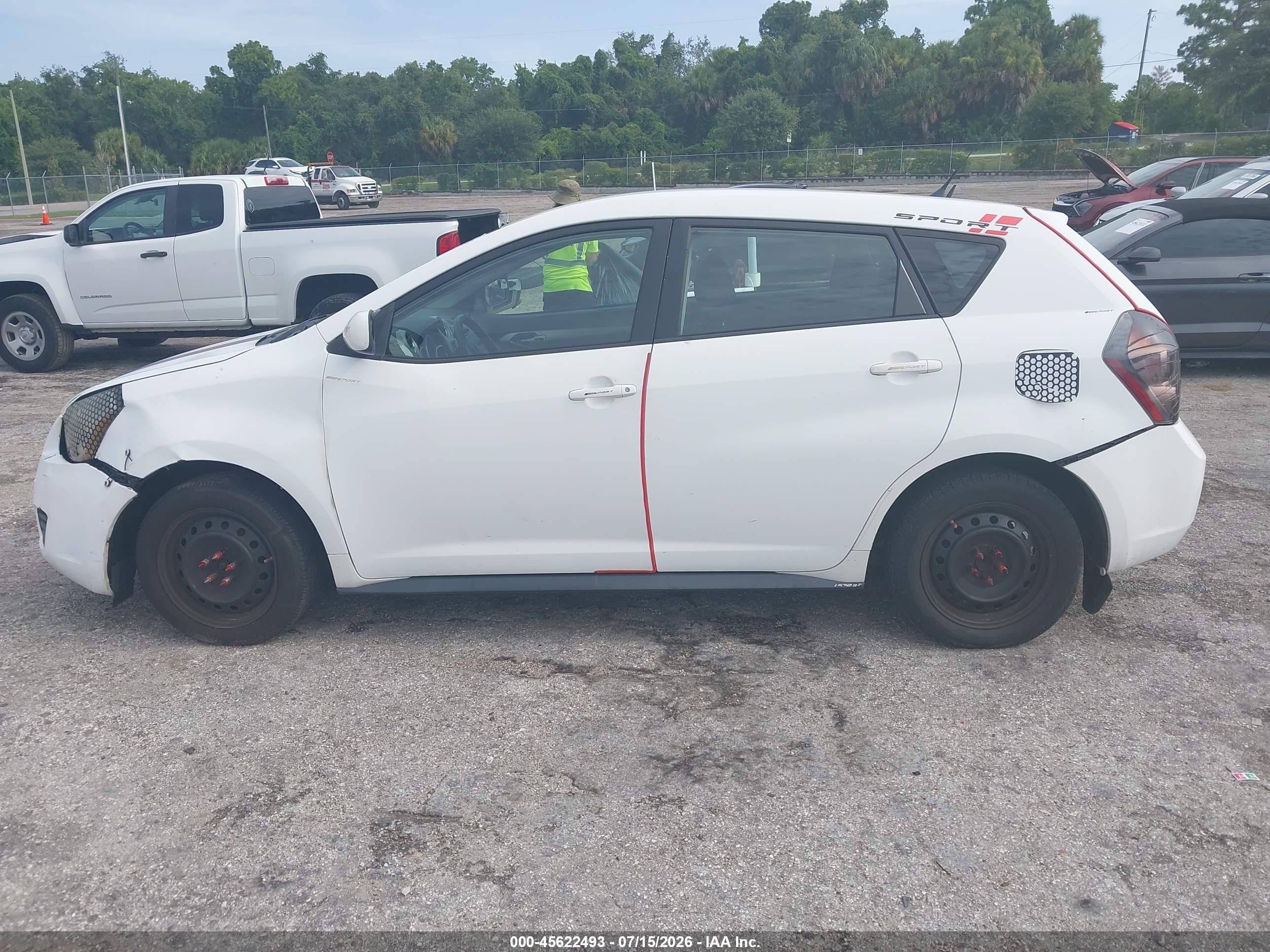 2010 Pontiac Vibe   White vin: 5Y2SP6E84AZ410206