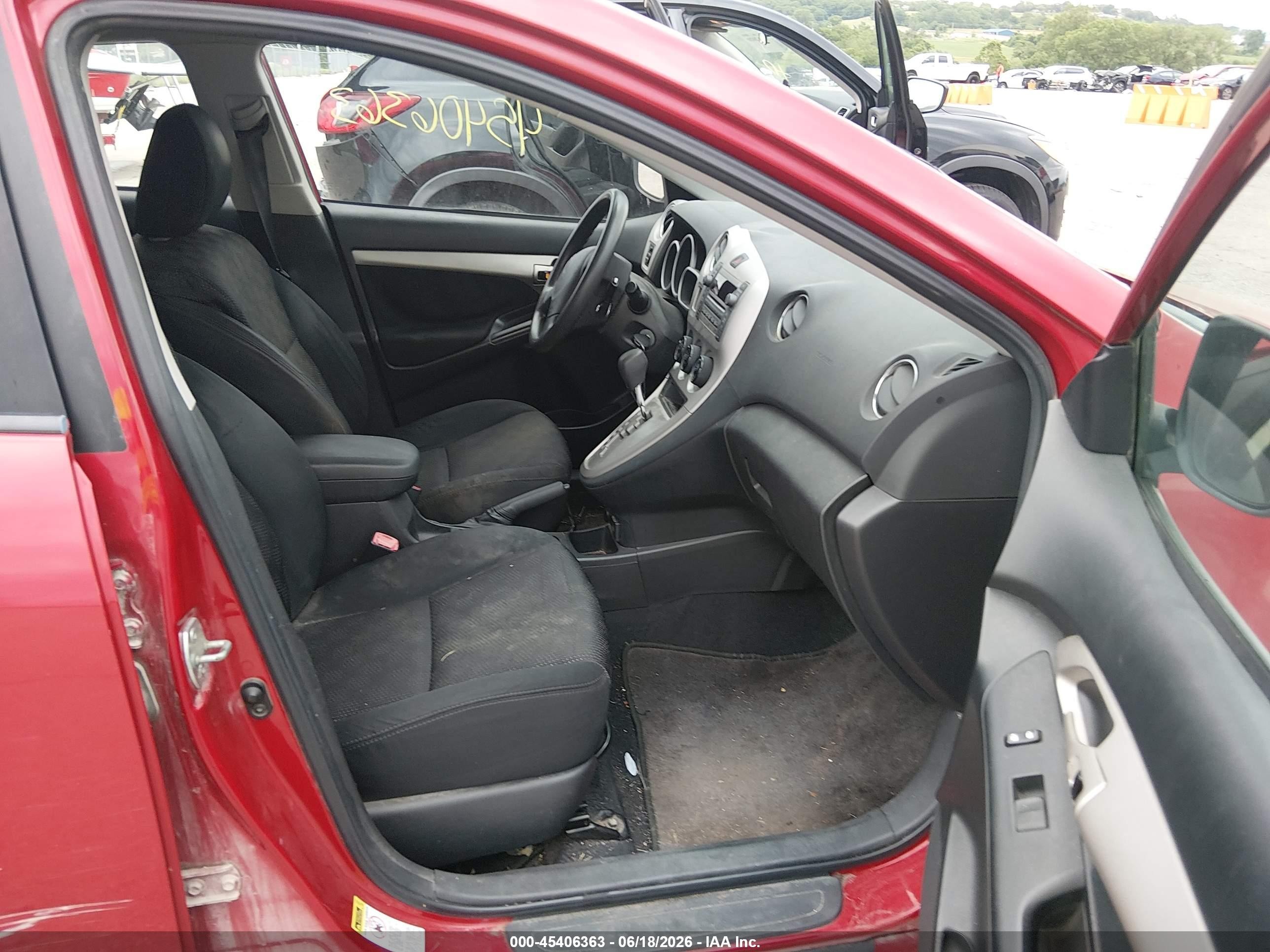 2010 Pontiac Vibe   Red vin: 5Y2SP6E86AZ411924