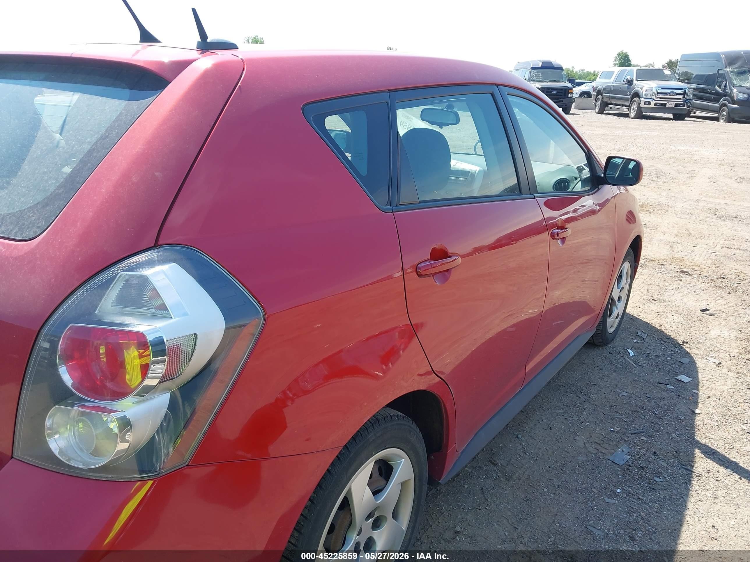 2010 Pontiac Vibe   Red vin: 5Y2SP6E88AZ408054