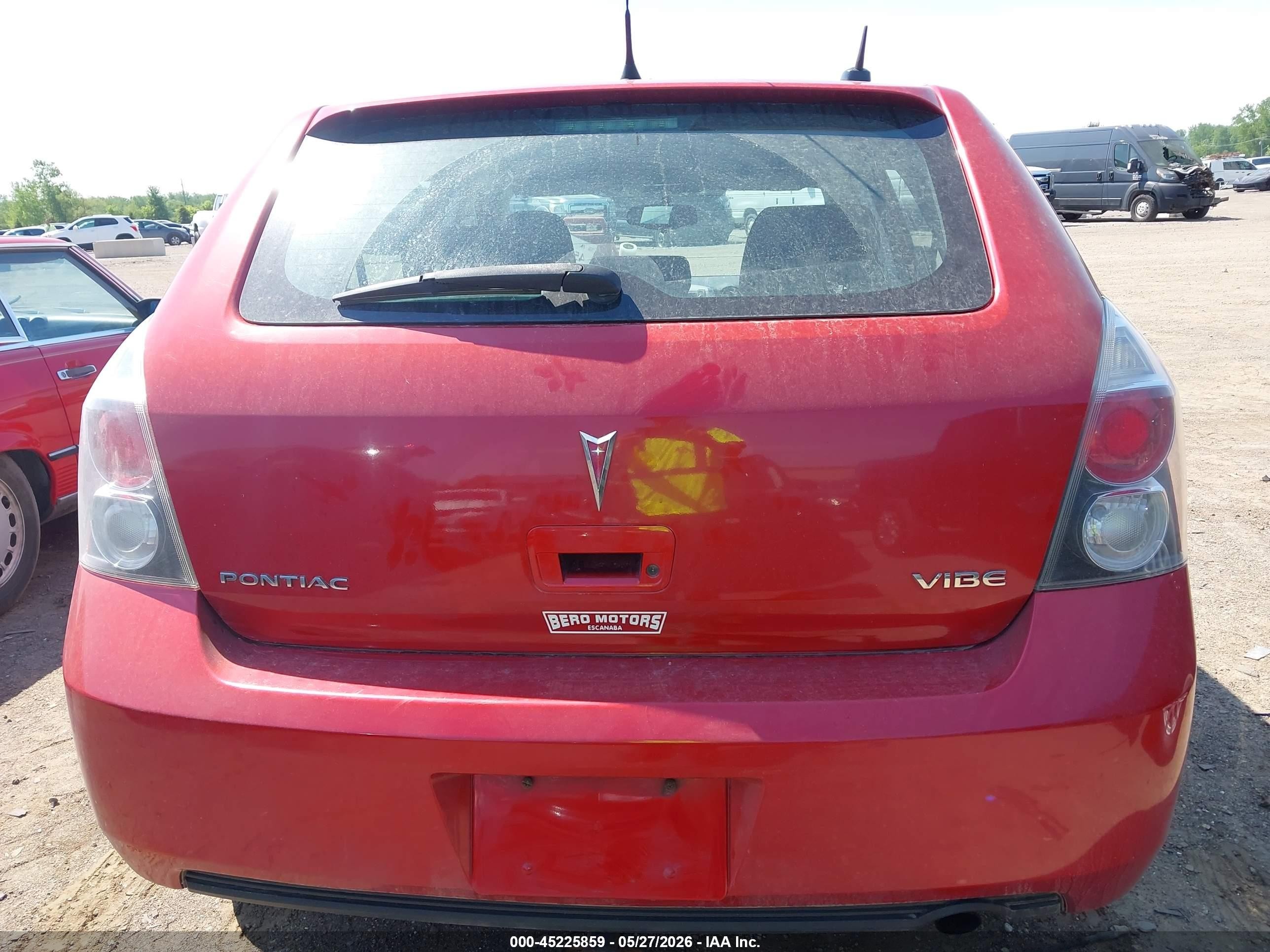 2010 Pontiac Vibe   Red vin: 5Y2SP6E88AZ408054