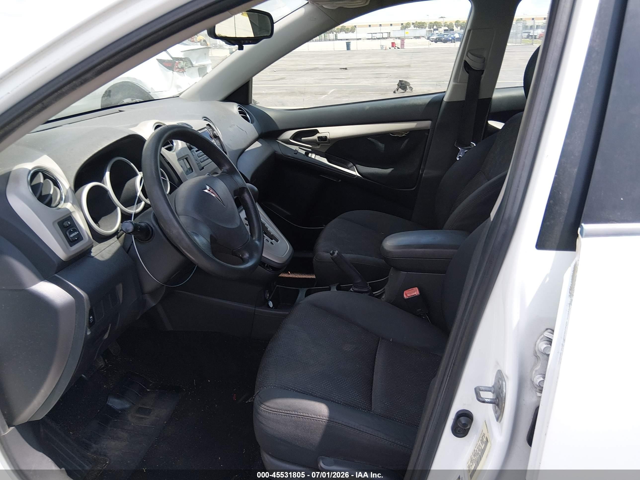 2010 Pontiac Vibe   White vin: 5Y2SP6E8XAZ415586