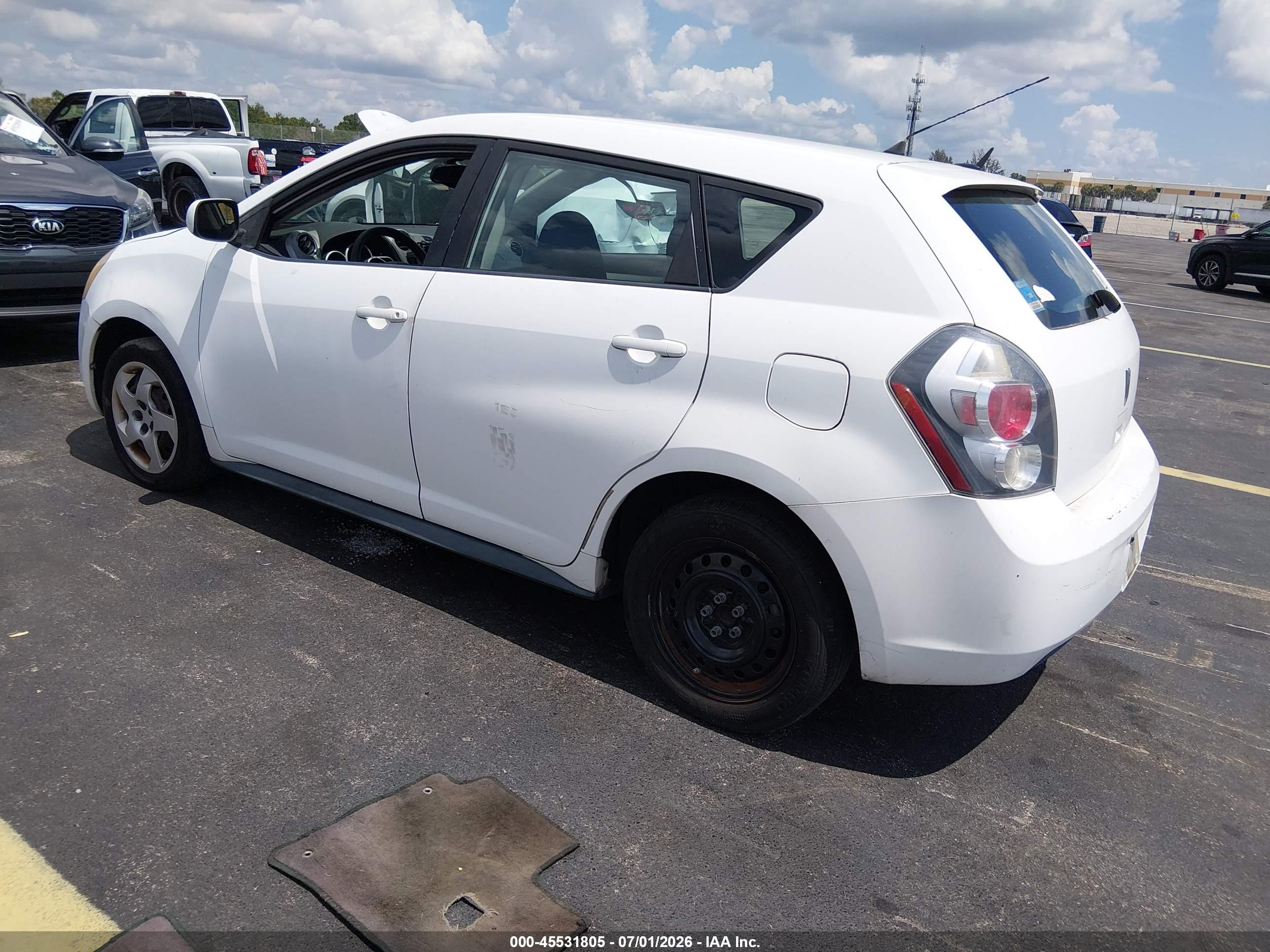 2010 Pontiac Vibe   White vin: 5Y2SP6E8XAZ415586
