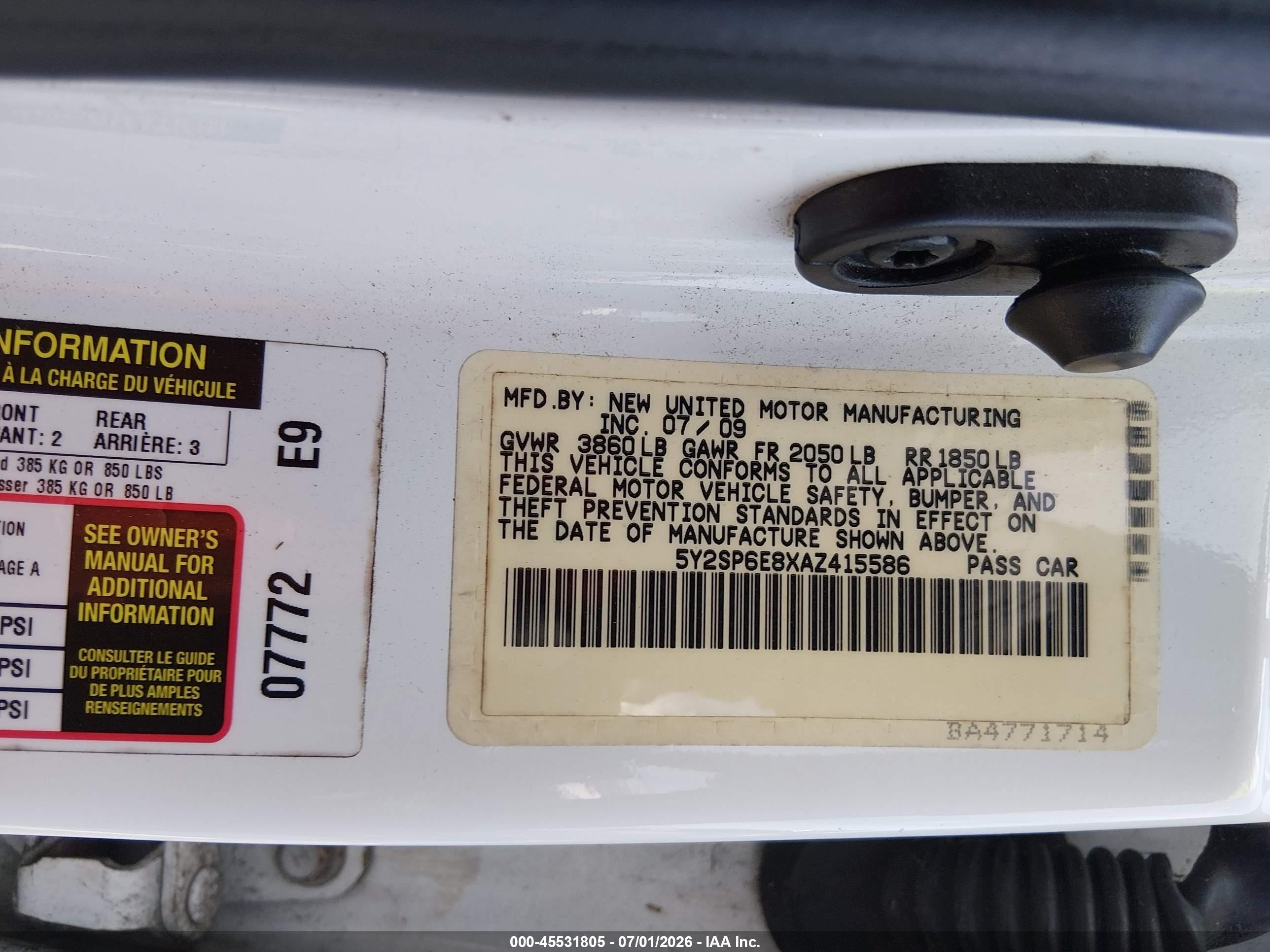 2010 Pontiac Vibe   White vin: 5Y2SP6E8XAZ415586