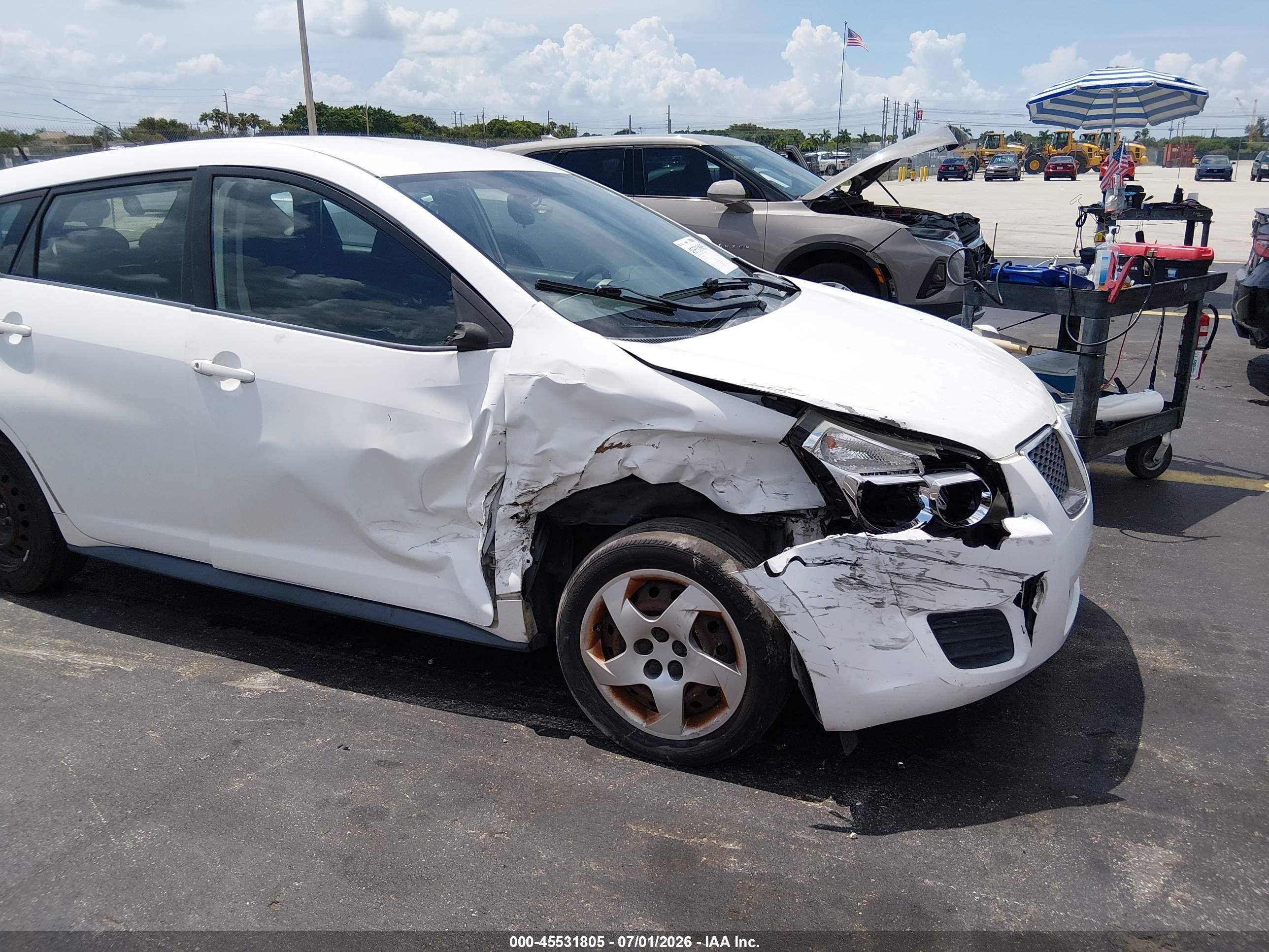 2010 Pontiac Vibe   White vin: 5Y2SP6E8XAZ415586