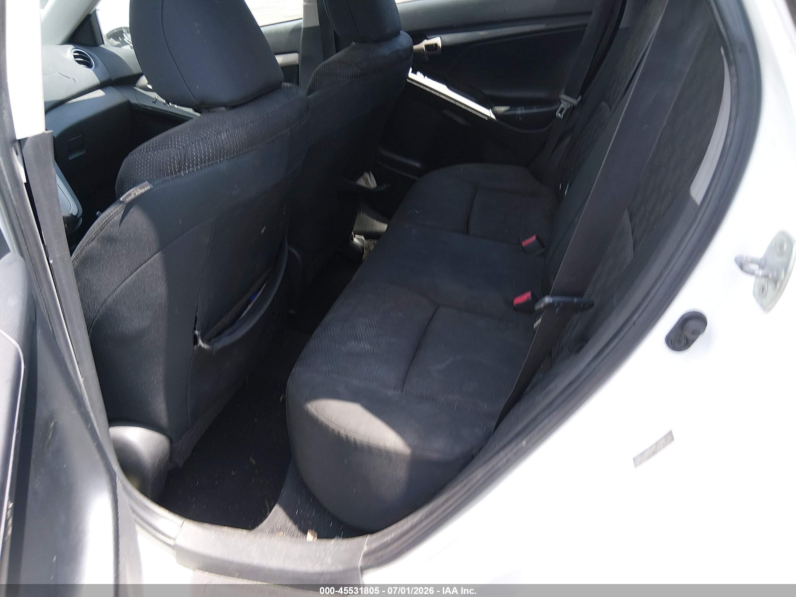 2010 Pontiac Vibe   White vin: 5Y2SP6E8XAZ415586