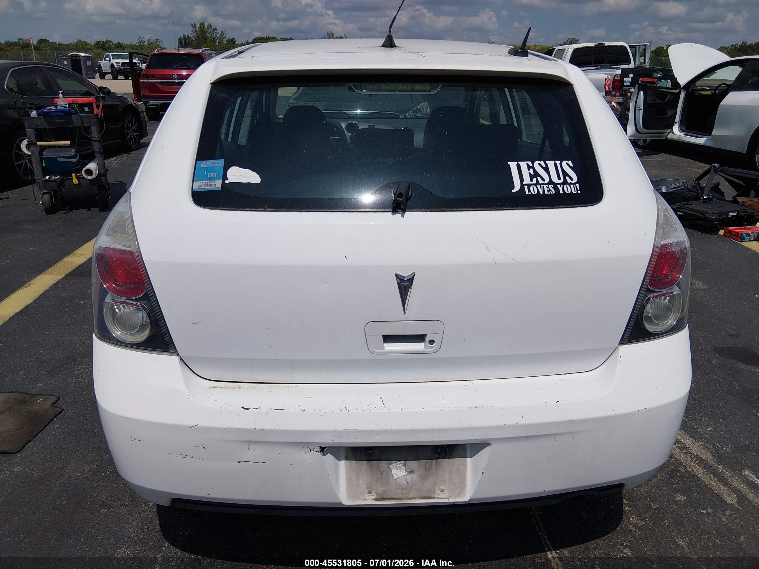 2010 Pontiac Vibe   White vin: 5Y2SP6E8XAZ415586
