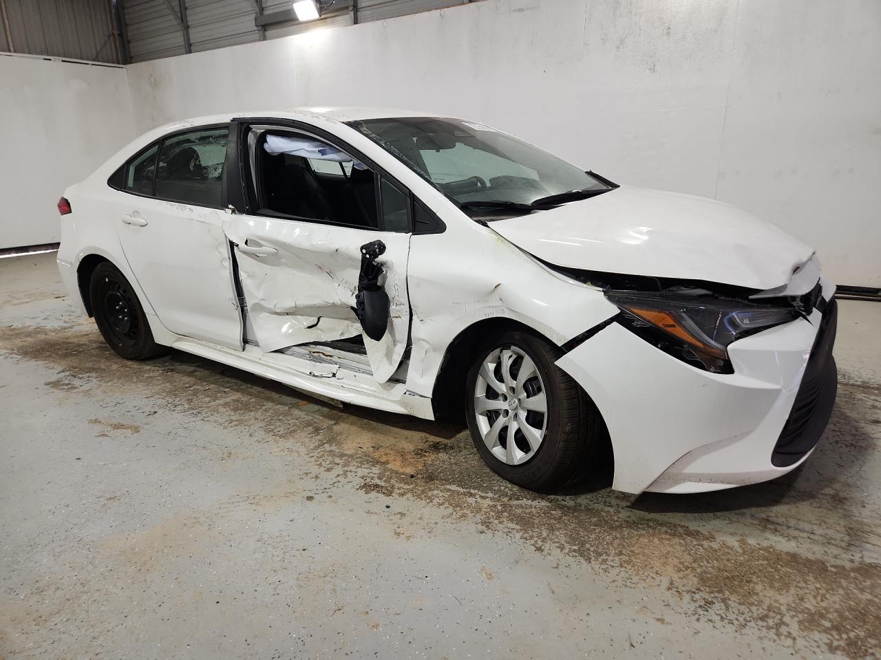 2024 Toyota Corolla Le White vin: 5YFB4MDE0RP112438 Damage: Hood, Dent(S) W/ Paint Dmg, > 12 Inches