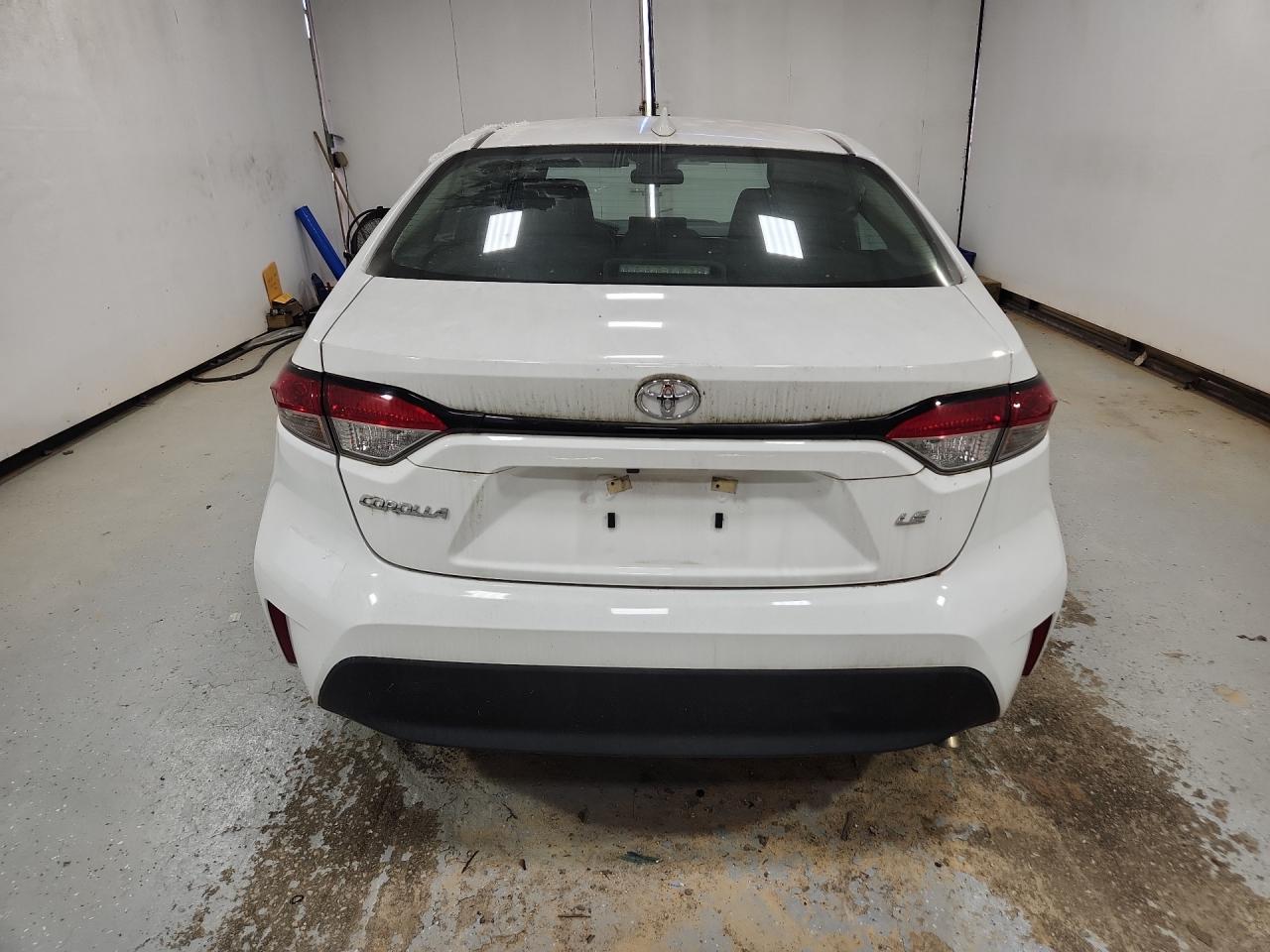 2024 Toyota Corolla Le White vin: 5YFB4MDE0RP112438 Damage: Deck Lid, Heavy Scratch, > 12 Inches