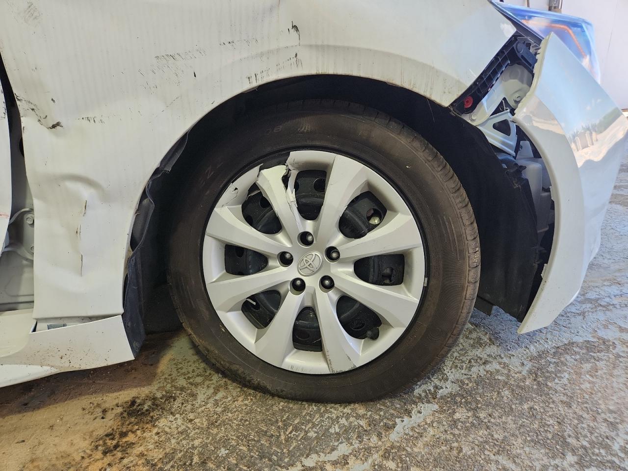 2024 Toyota Corolla Le White vin: 5YFB4MDE0RP112438 Damage: Right Rocker Panel Molding, Broken, Replacement Required