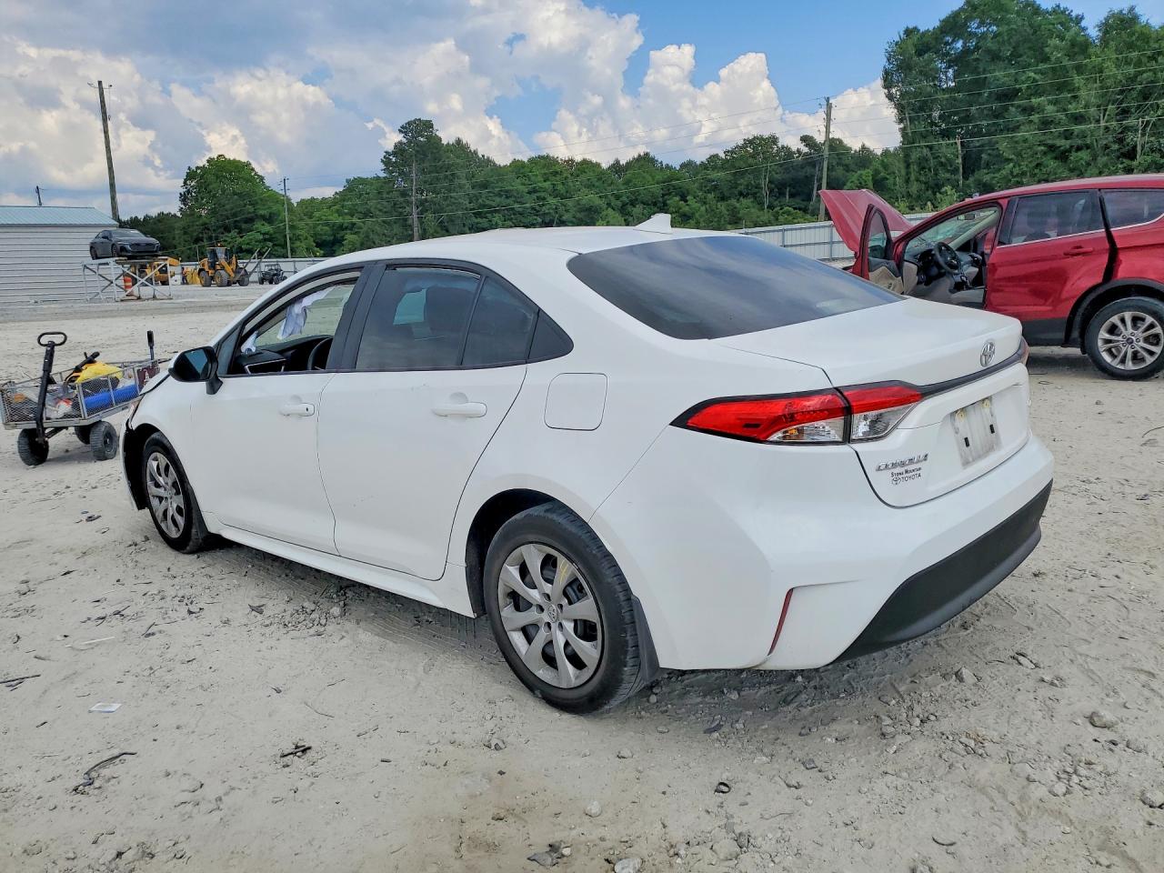 2025 Toyota Corolla Le White vin: 5YFB4MDE0SP300527
