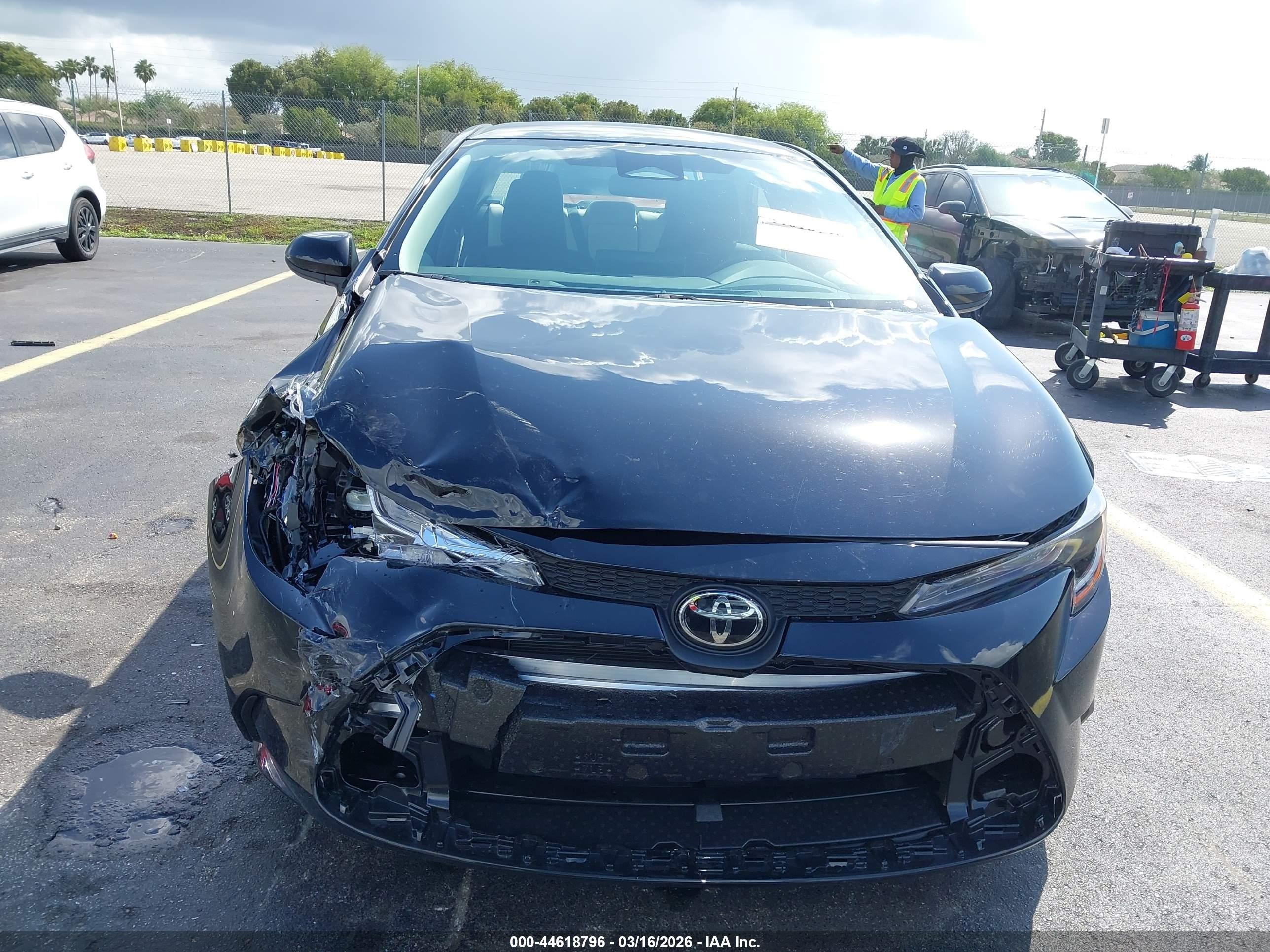 2026 Toyota Corolla Le Black vin: 5YFB4MDE1TP407815