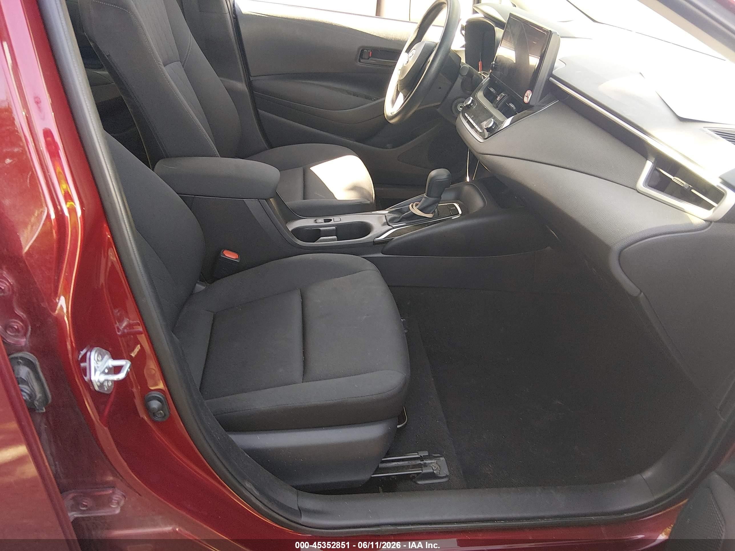 2025 Toyota Corolla Le Red vin: 5YFB4MDE2SP245613