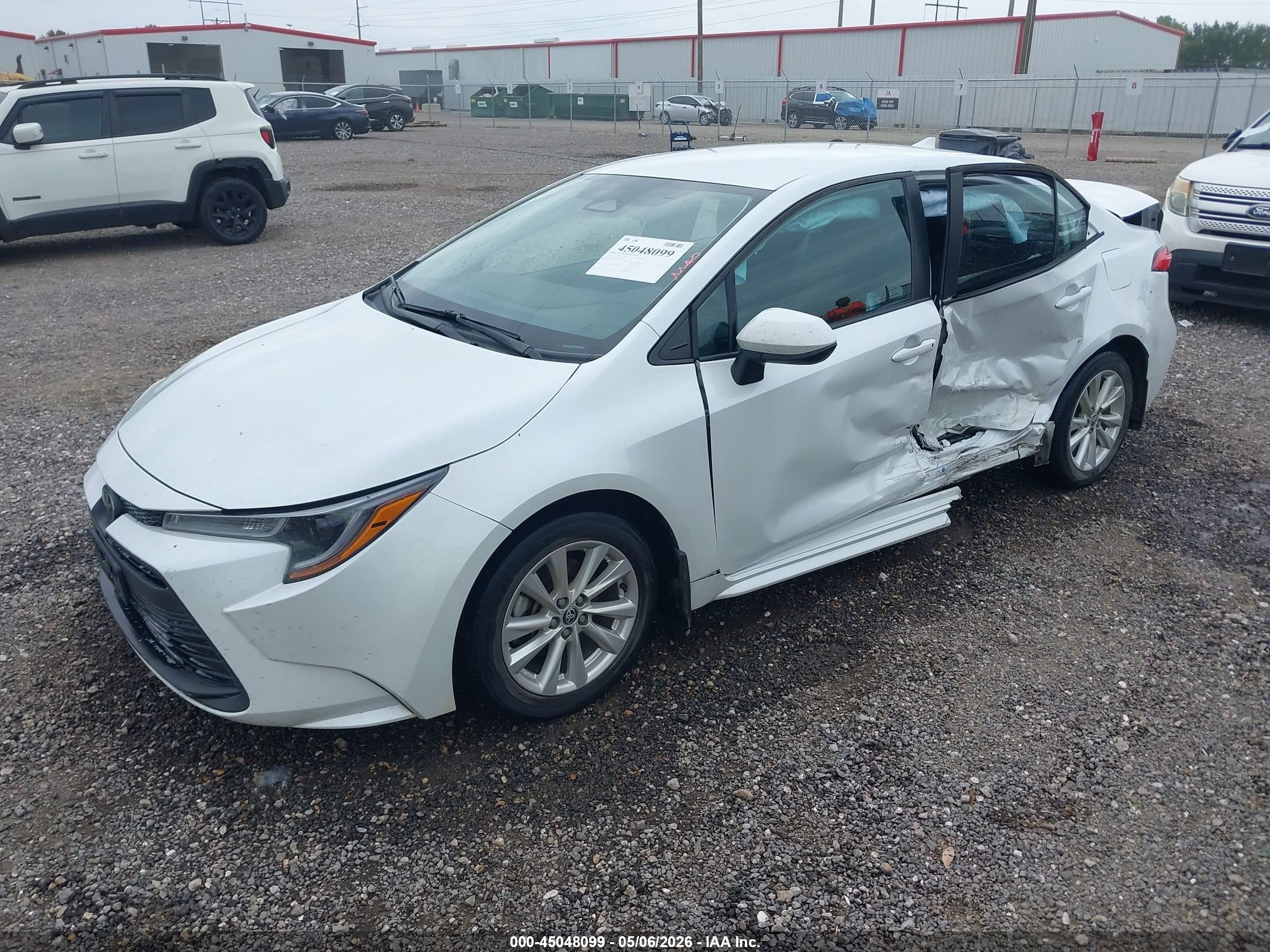 2023 Toyota Corolla Le White vin: 5YFB4MDE4PP038082