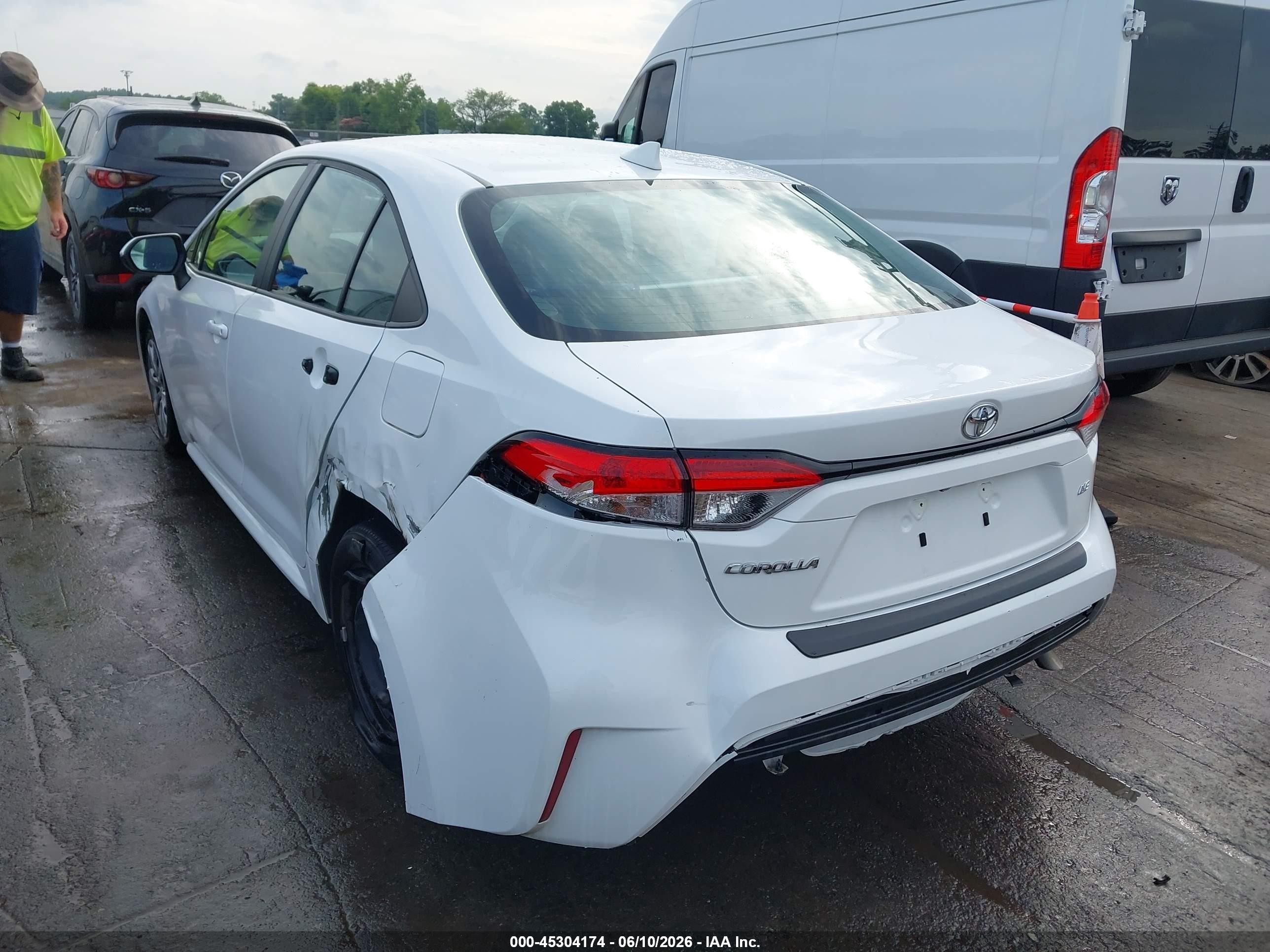 2024 Toyota Corolla Le White vin: 5YFB4MDE4RP096227