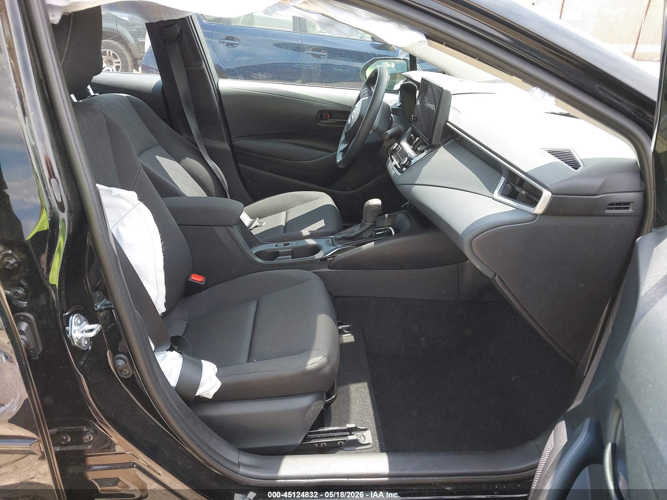 2026 Toyota Corolla Le Black vin: 5YFB4MDE4TP383011