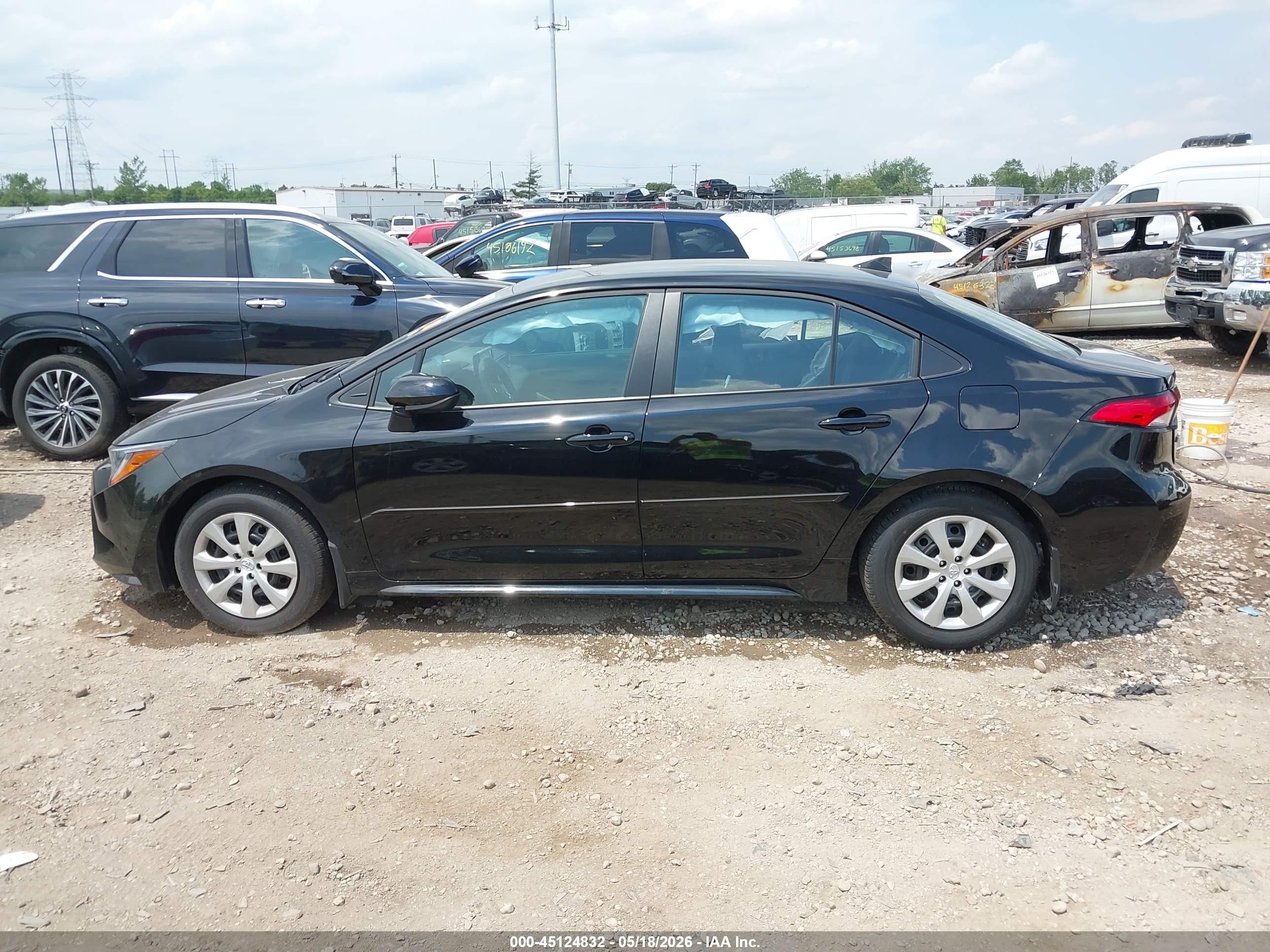 2026 Toyota Corolla Le Black vin: 5YFB4MDE4TP383011