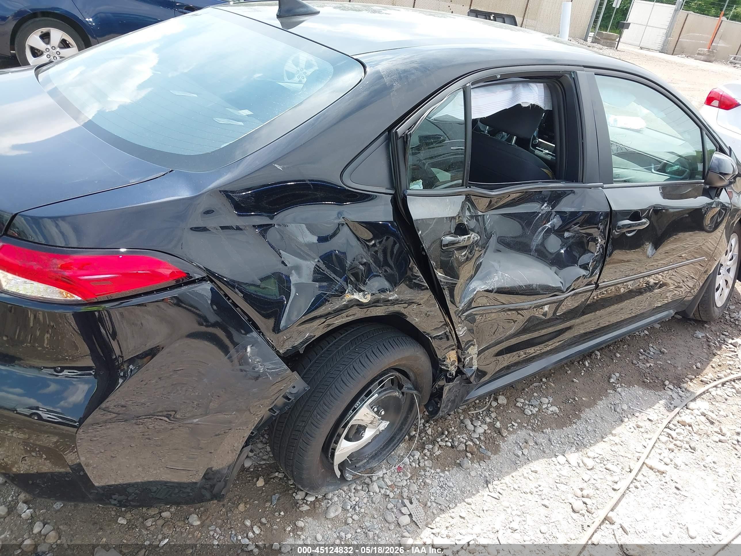 2026 Toyota Corolla Le Black vin: 5YFB4MDE4TP383011
