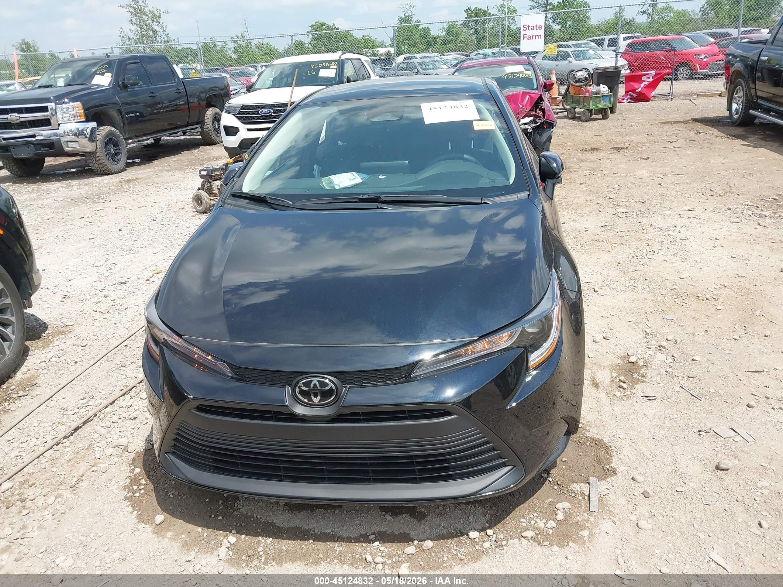 2026 Toyota Corolla Le Black vin: 5YFB4MDE4TP383011