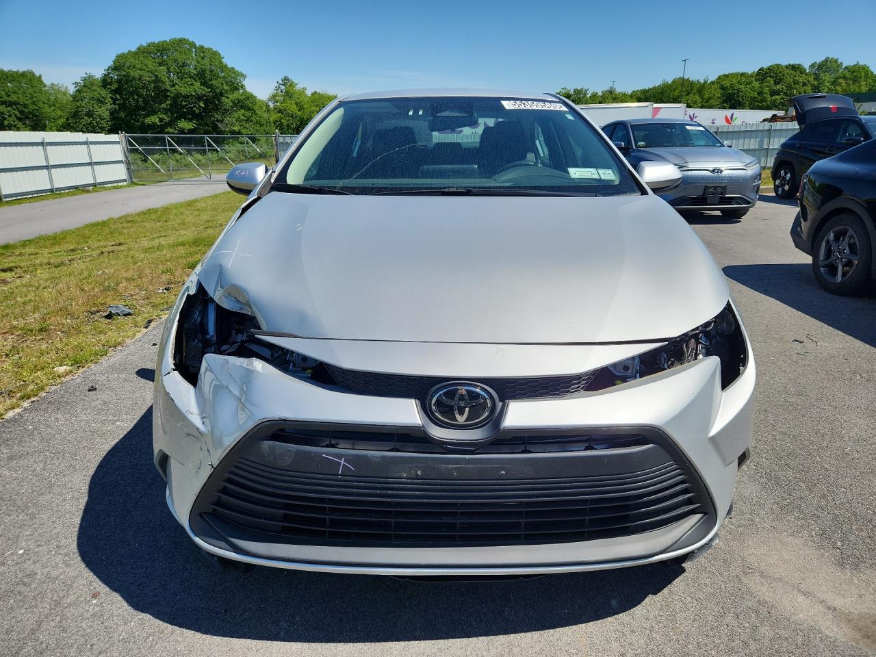 2024 Toyota Corolla Le Silver vin: 5YFB4MDE5RP192979 Damage: Left Head Lamp, Broken, Replacement Required